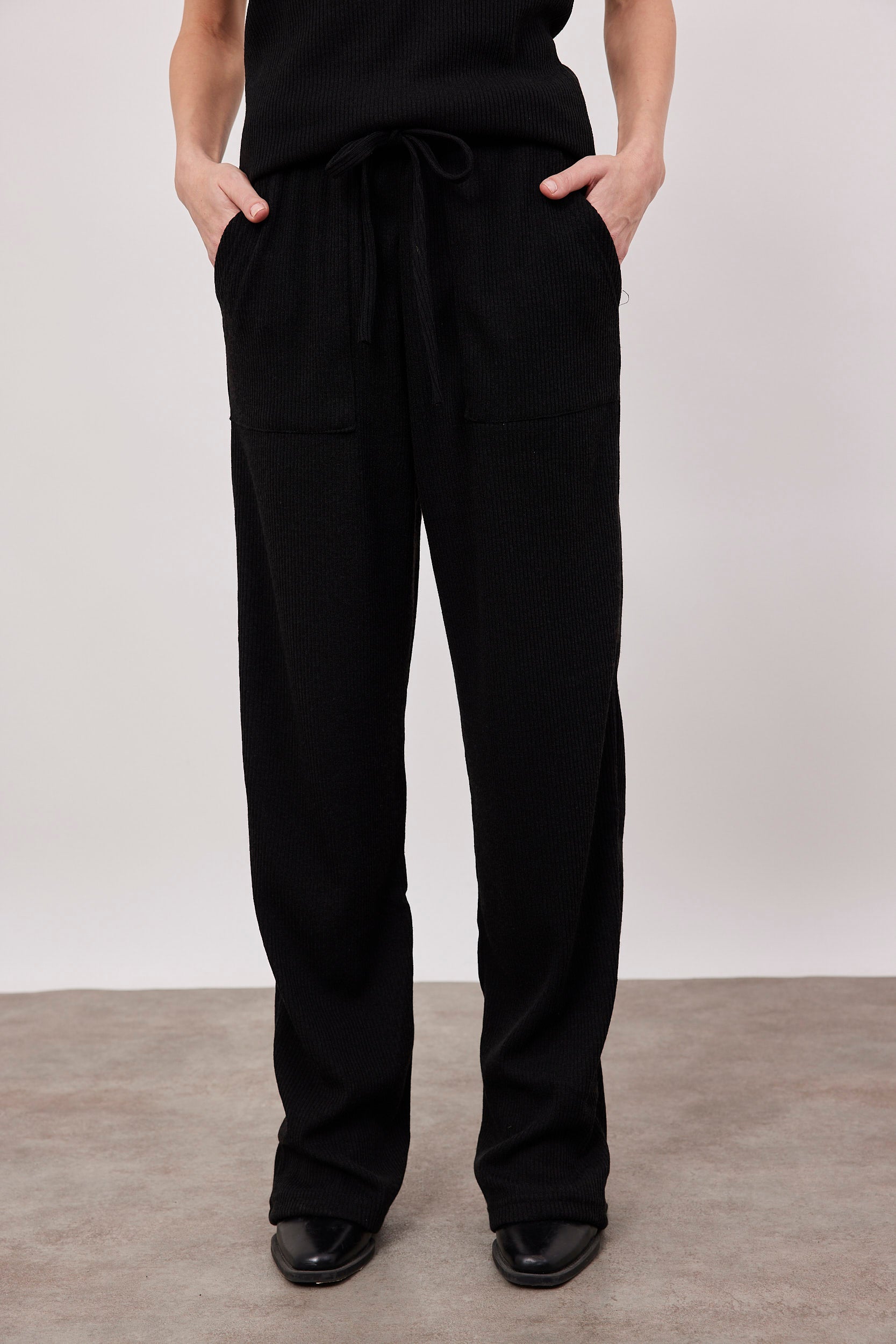 מכנסי סריג עם גומי במותן