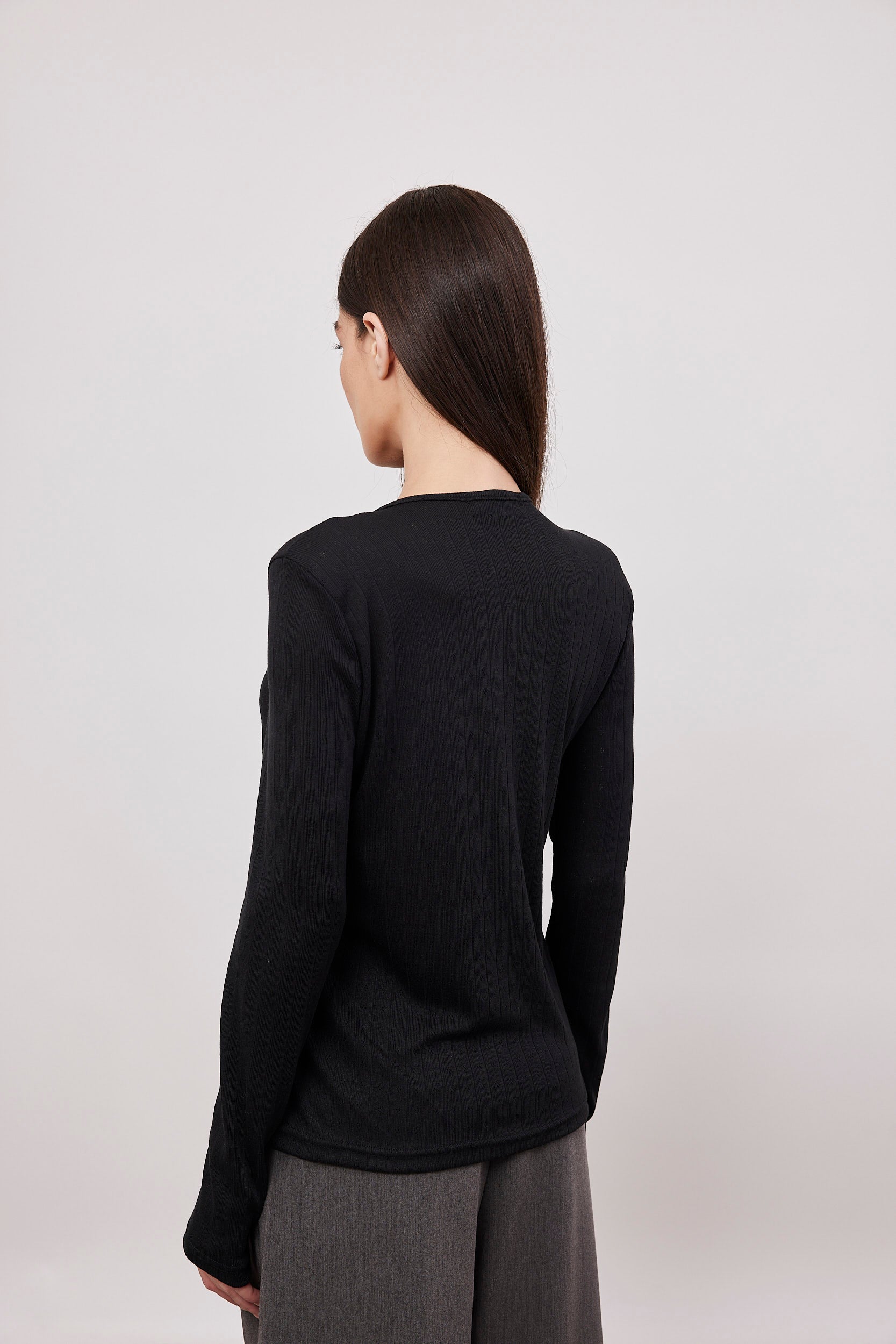 חולצת פוינטל בשילוב כפתורים