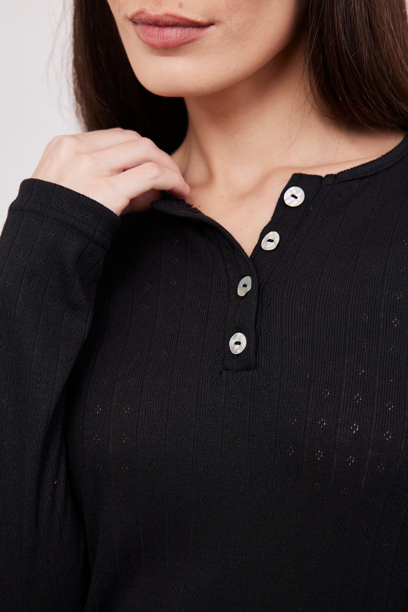 חולצת פוינטל בשילוב כפתורים