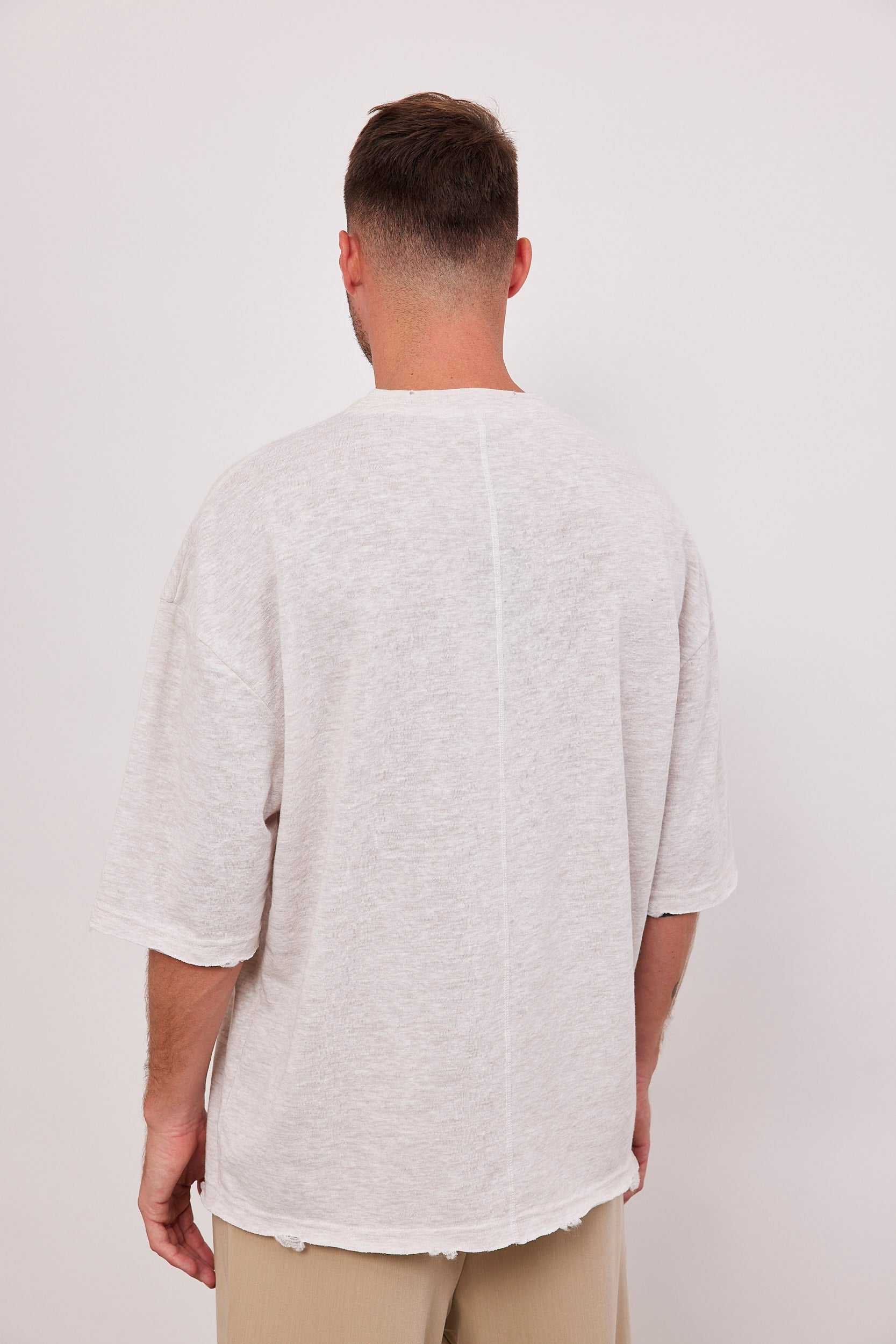 טישרט בגזרה רחבה עם קרעים