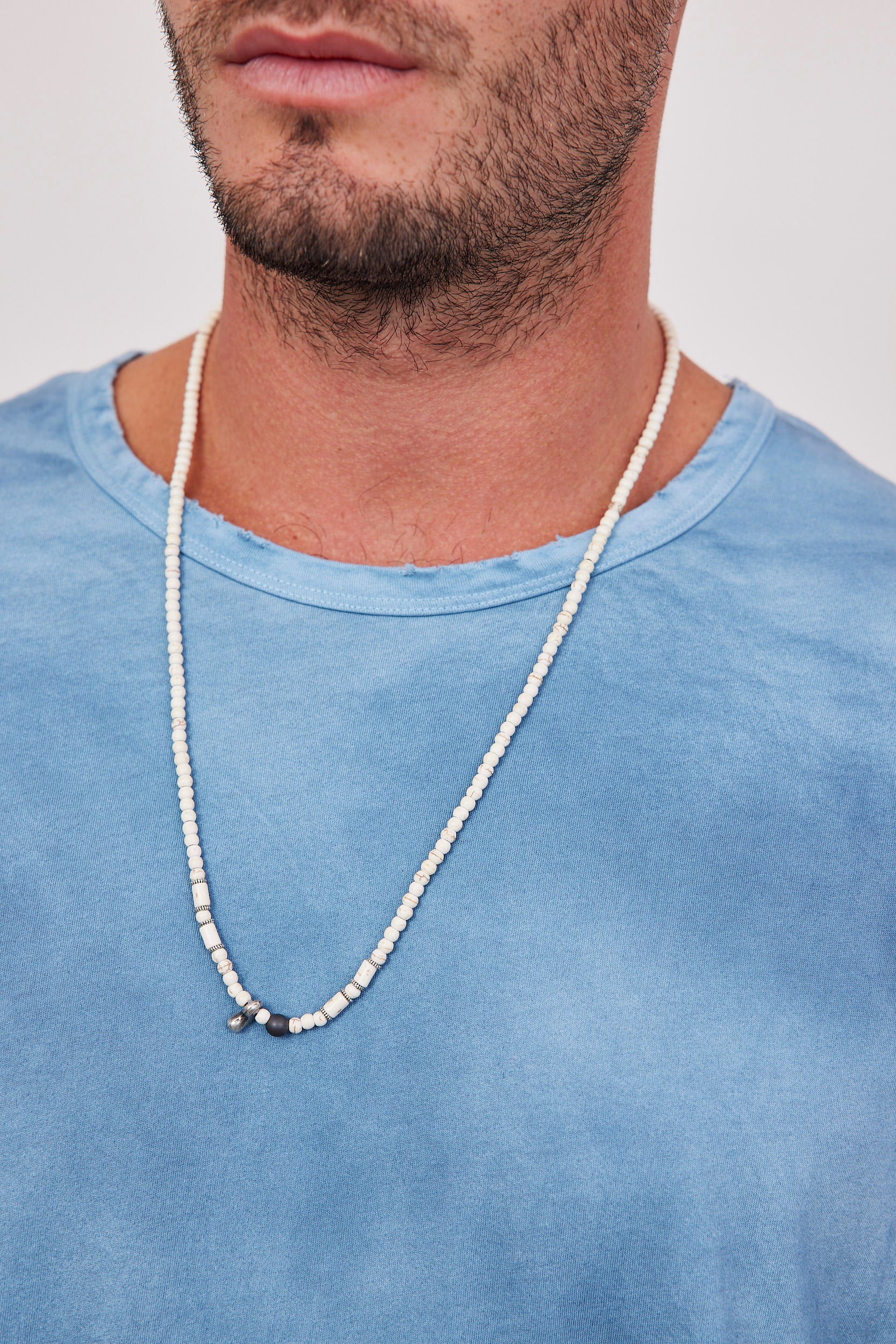 שרשרת גוון שמנת תליון דמוי שן