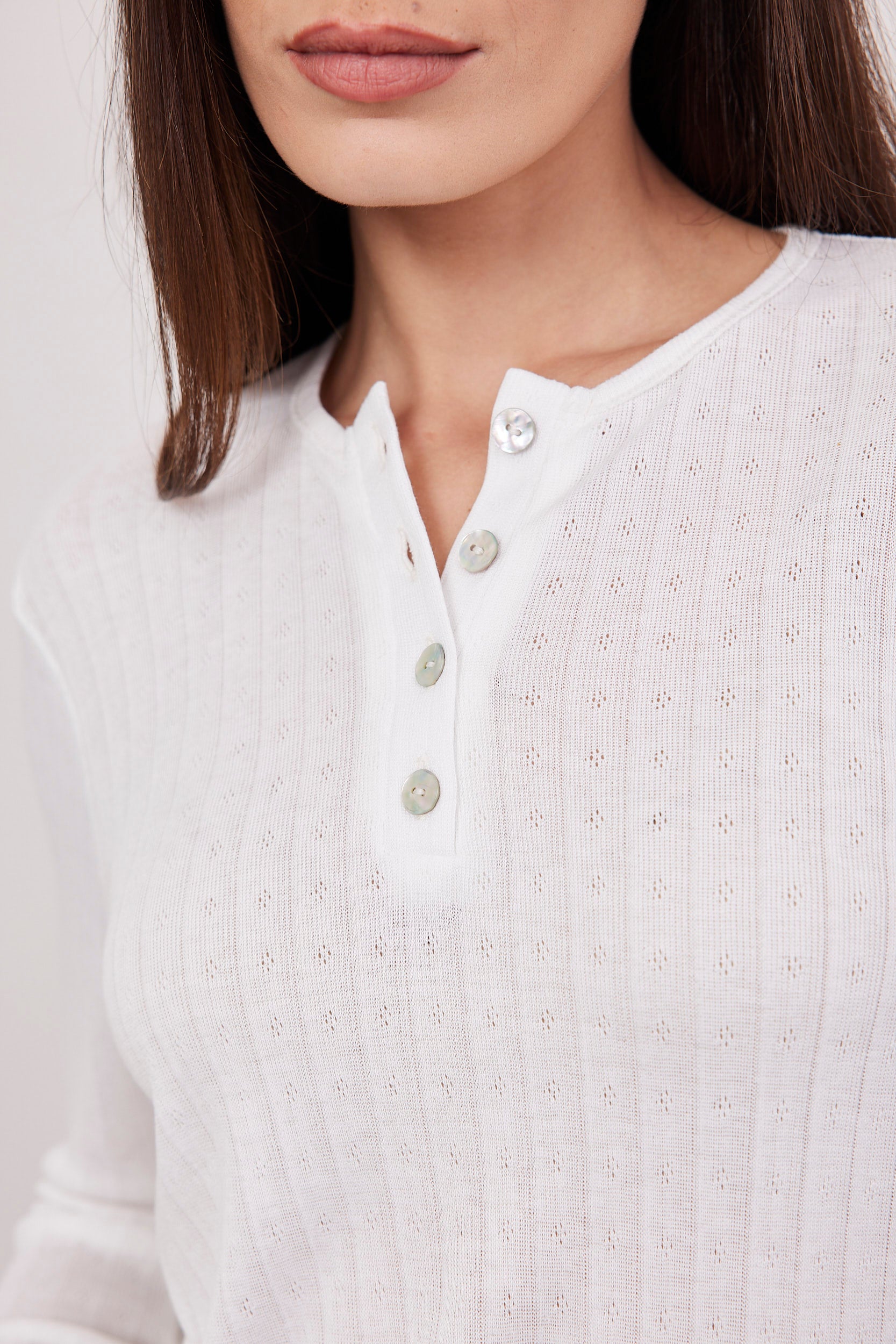 חולצת פוינטל בשילוב כפתורים