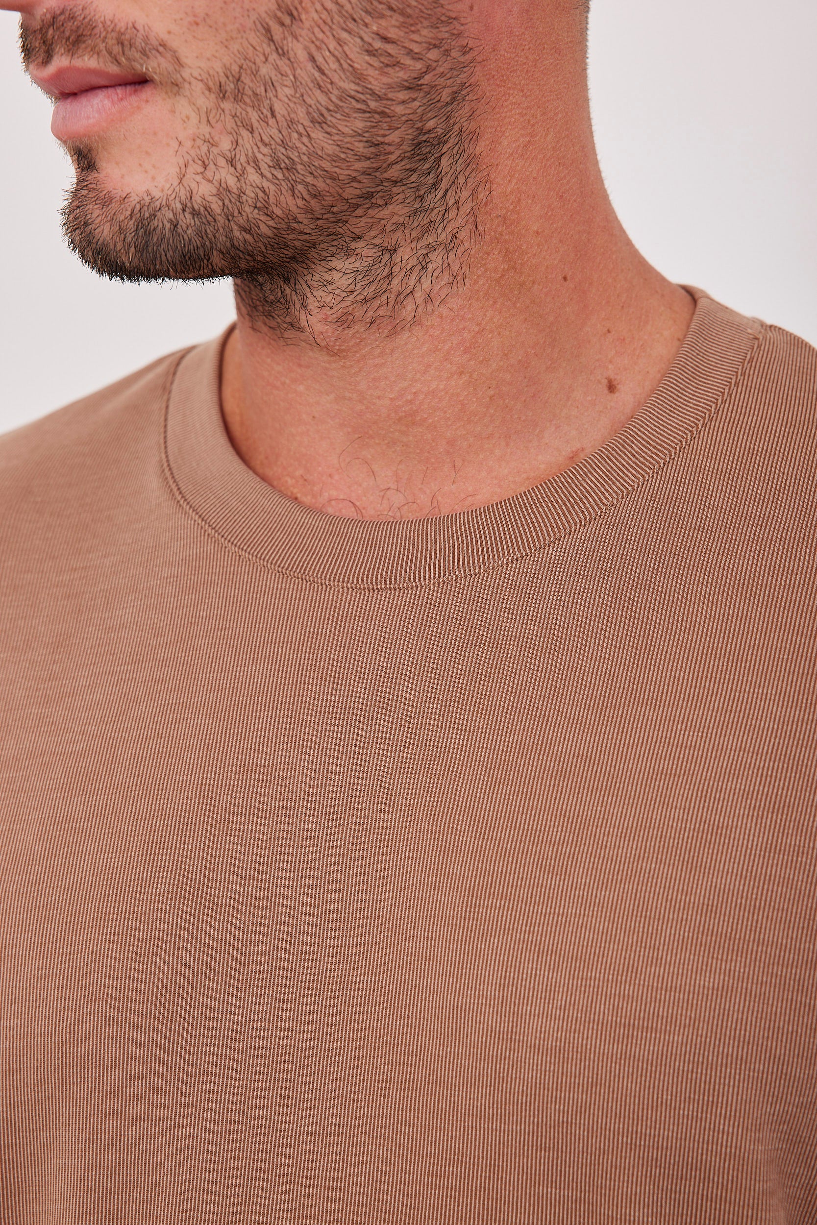 חולצת מודל ארוכה