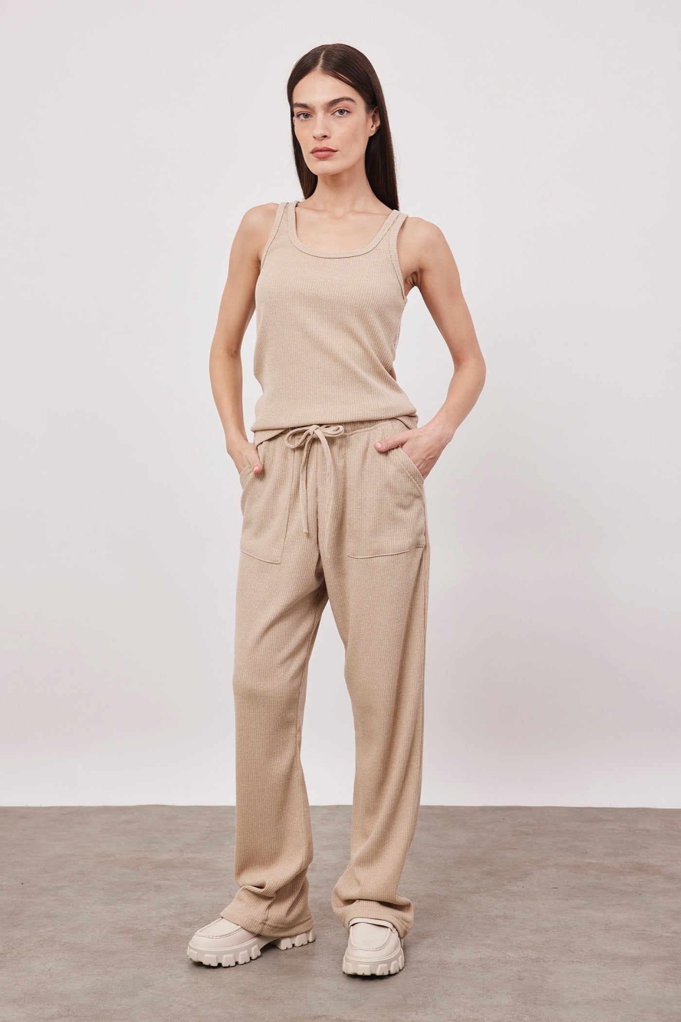 מכנסי סריג עם גומי במותן