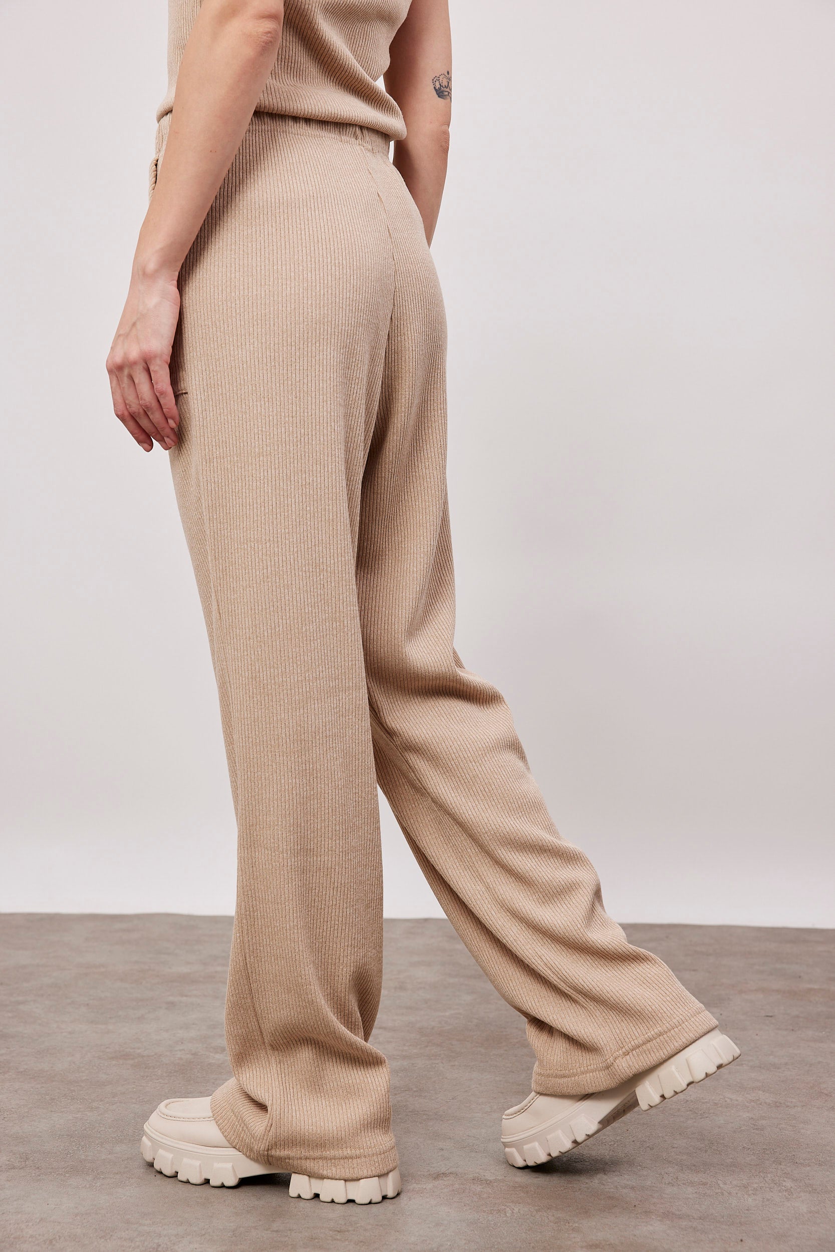 מכנסי סריג עם גומי במותן