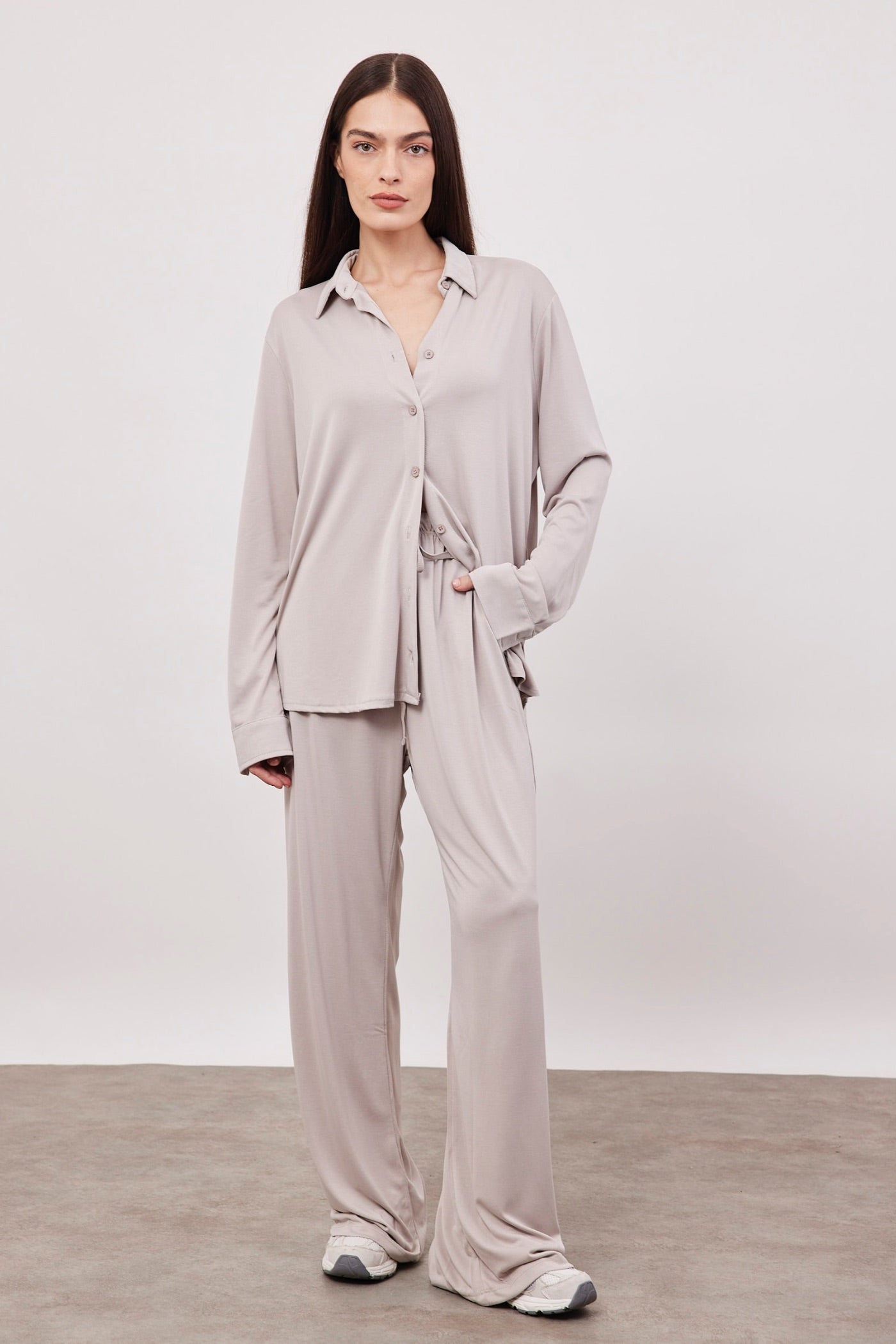 חולצה מכופתרת בד מודל