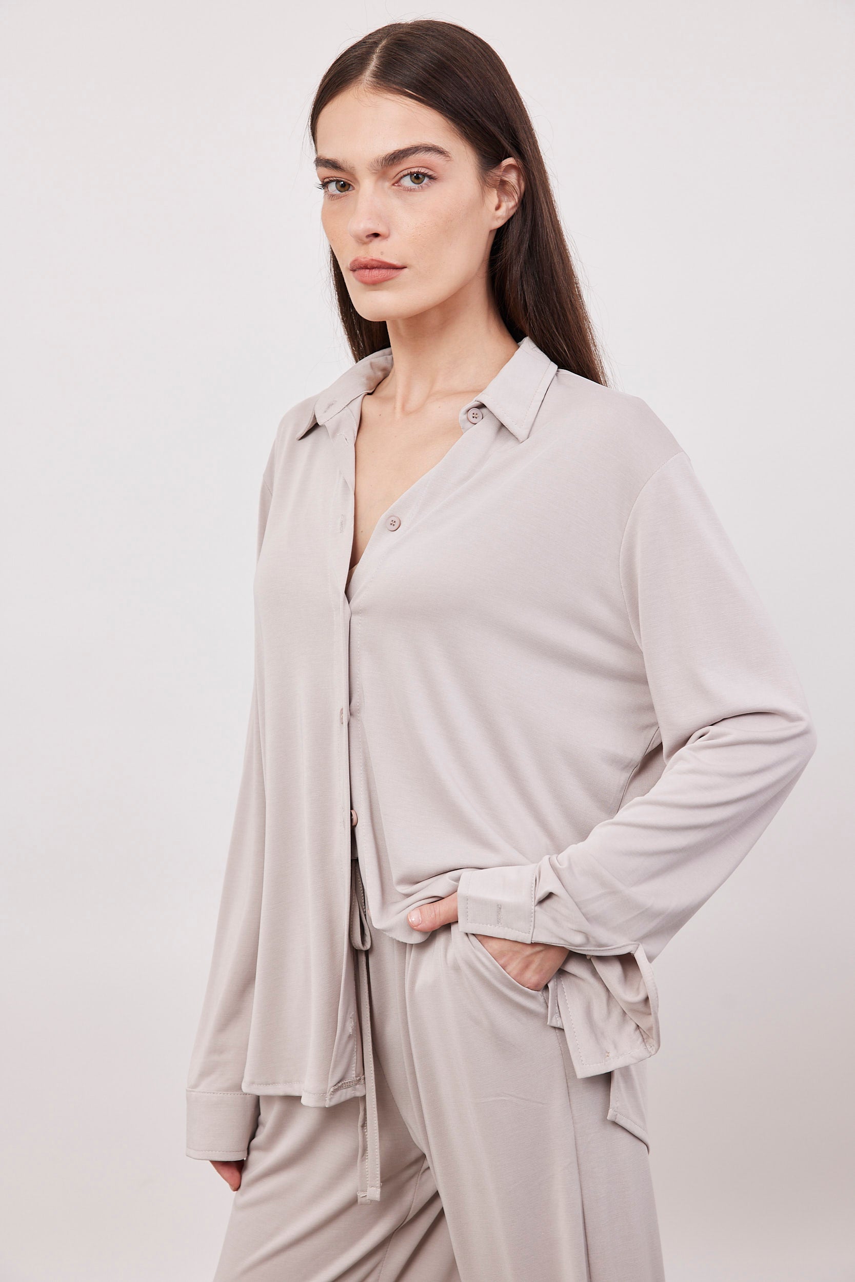 חולצה מכופתרת בד מודל