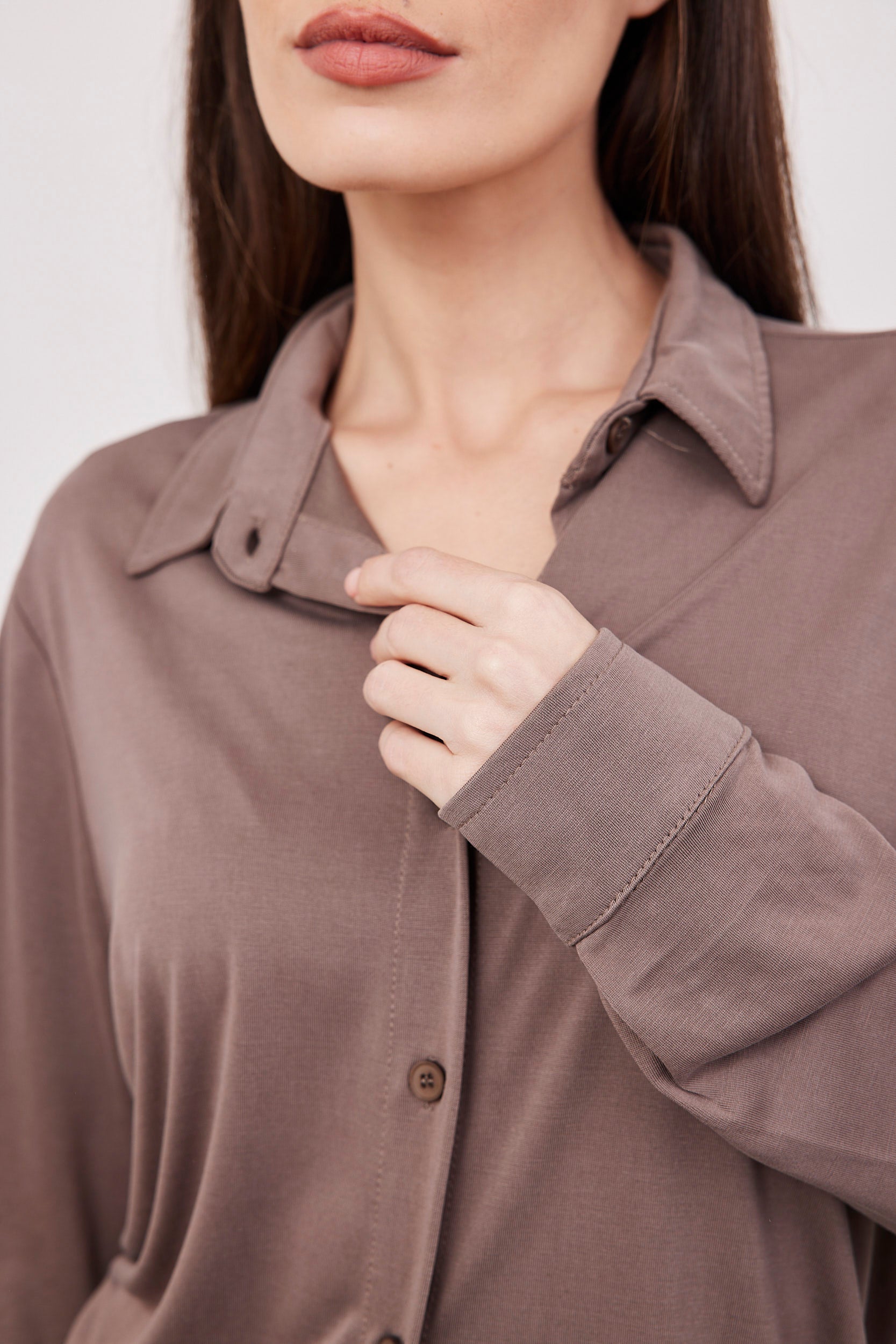 חולצה מכופתרת בד מודל