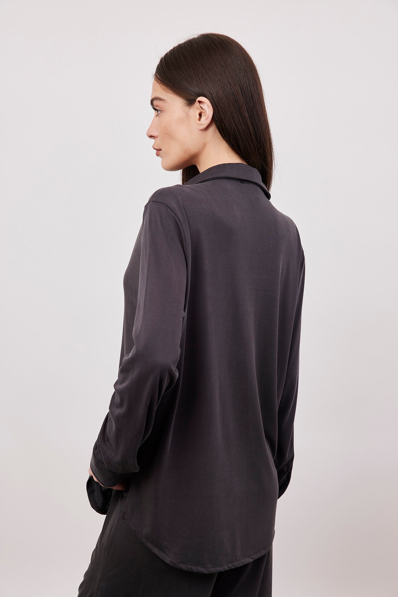 חולצה מכופתרת בד מודל