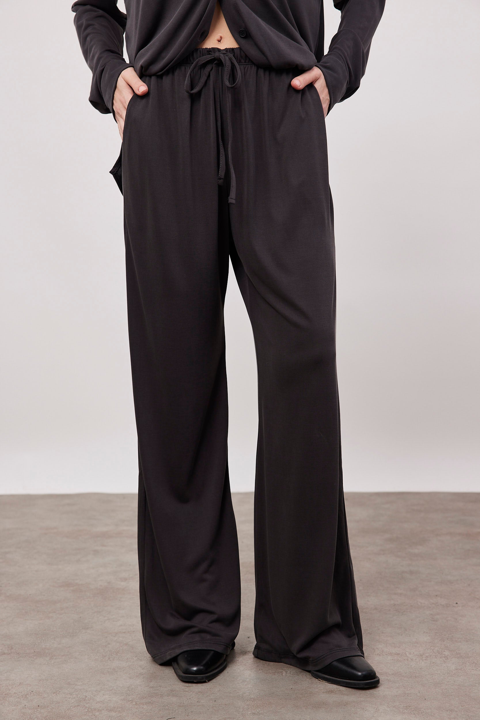 מכנסיים ארוכים בד מודל