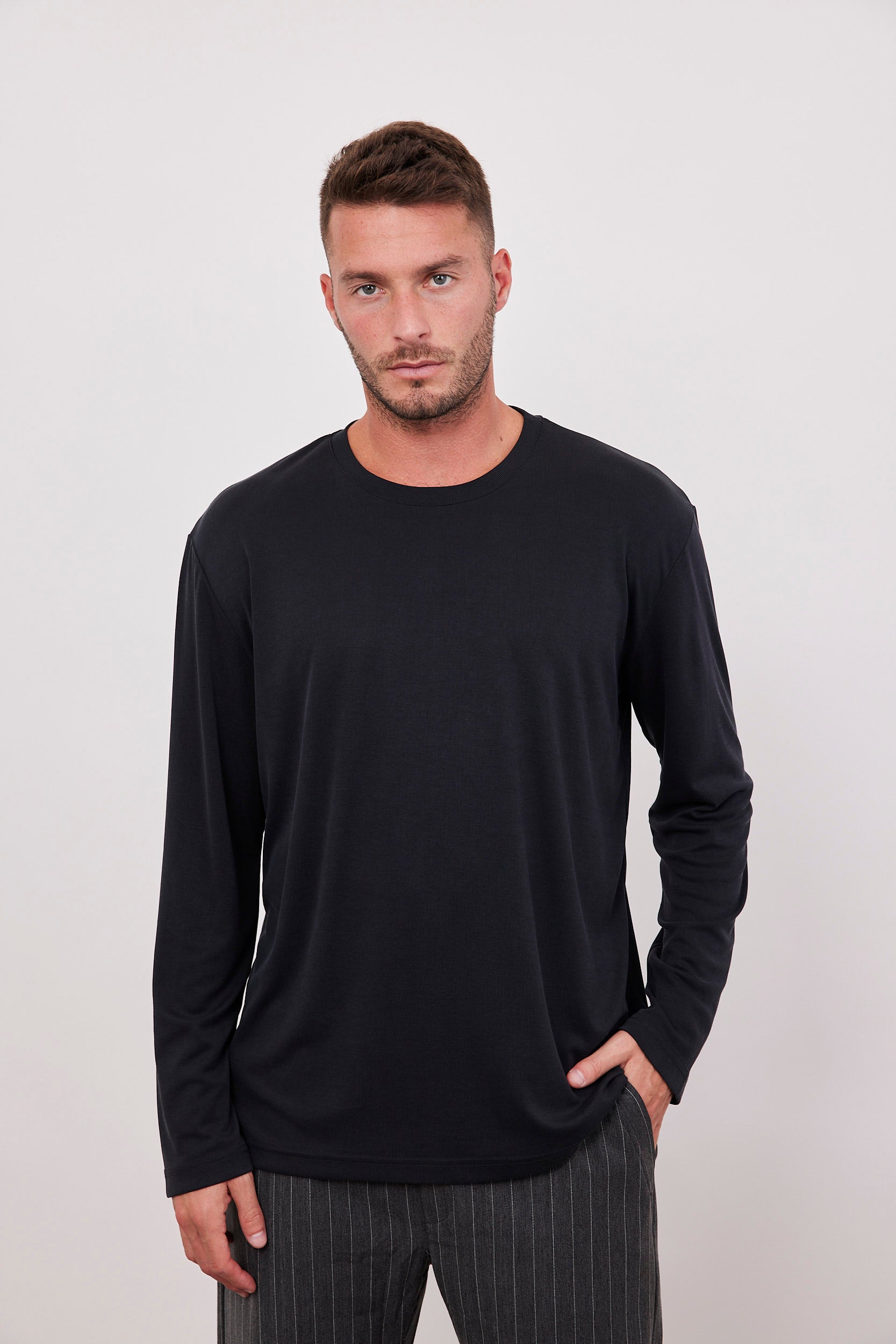 חולצת מודל ארוכה