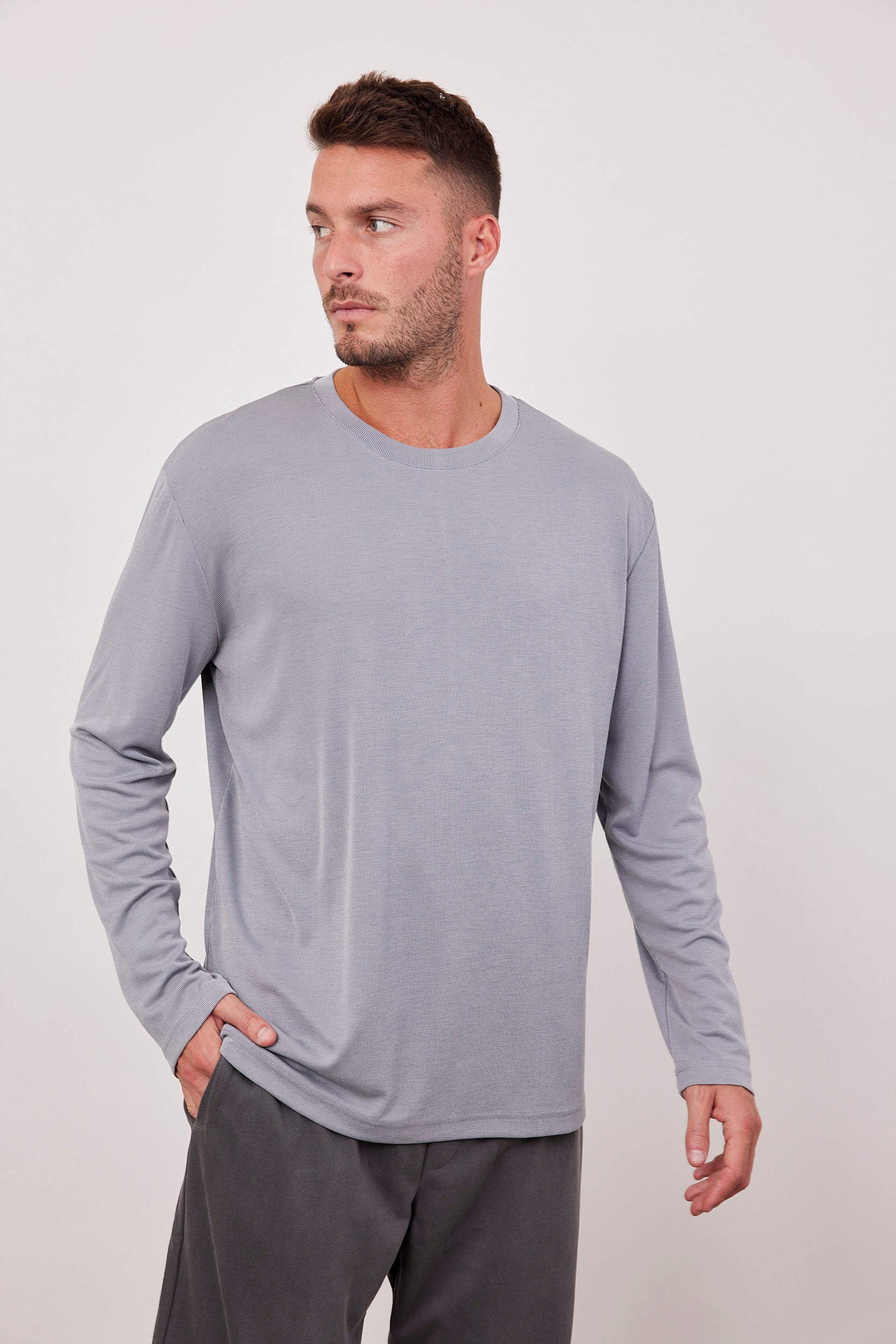 חולצת מודל ארוכה