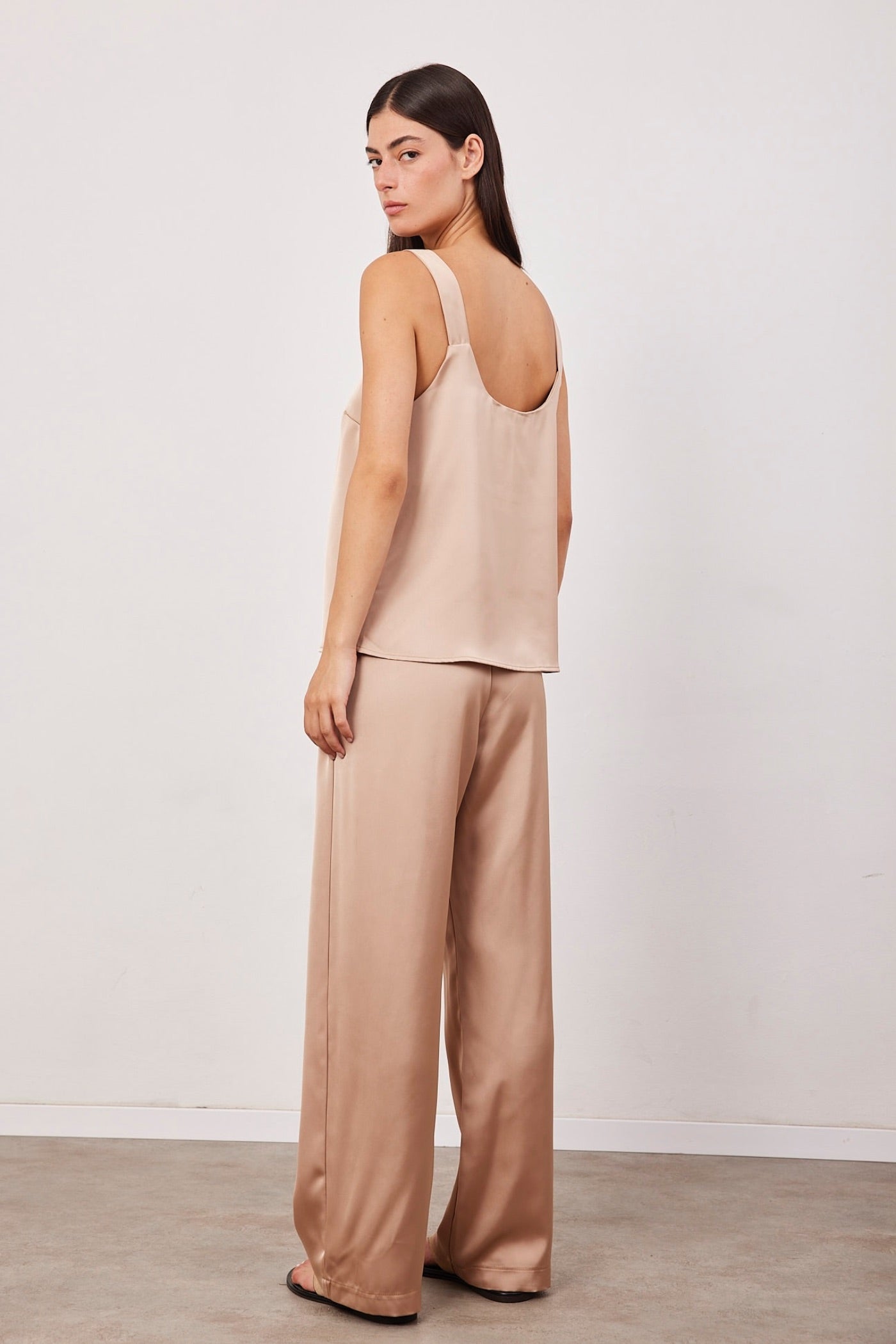 חליפת גופייה במראה סאטן - ITAY BRANDS