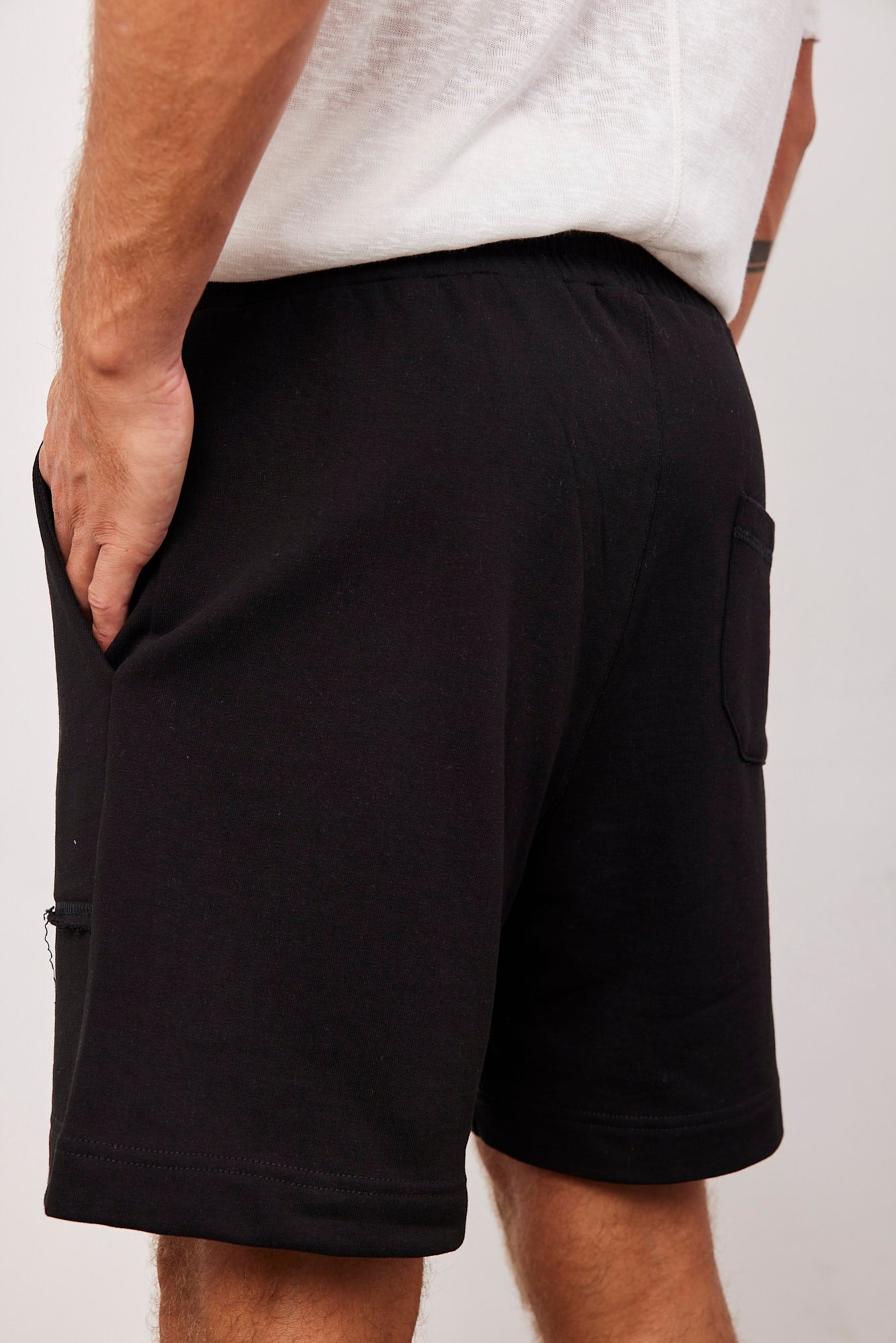 מכנסיים קצרים עם כיסים מובלטים - ITAY BRANDS