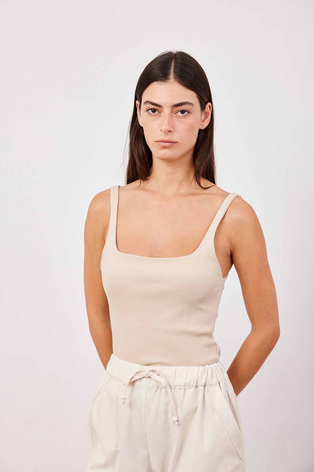 גופיית ריב עם מחשוף מרובע - ITAY BRANDS