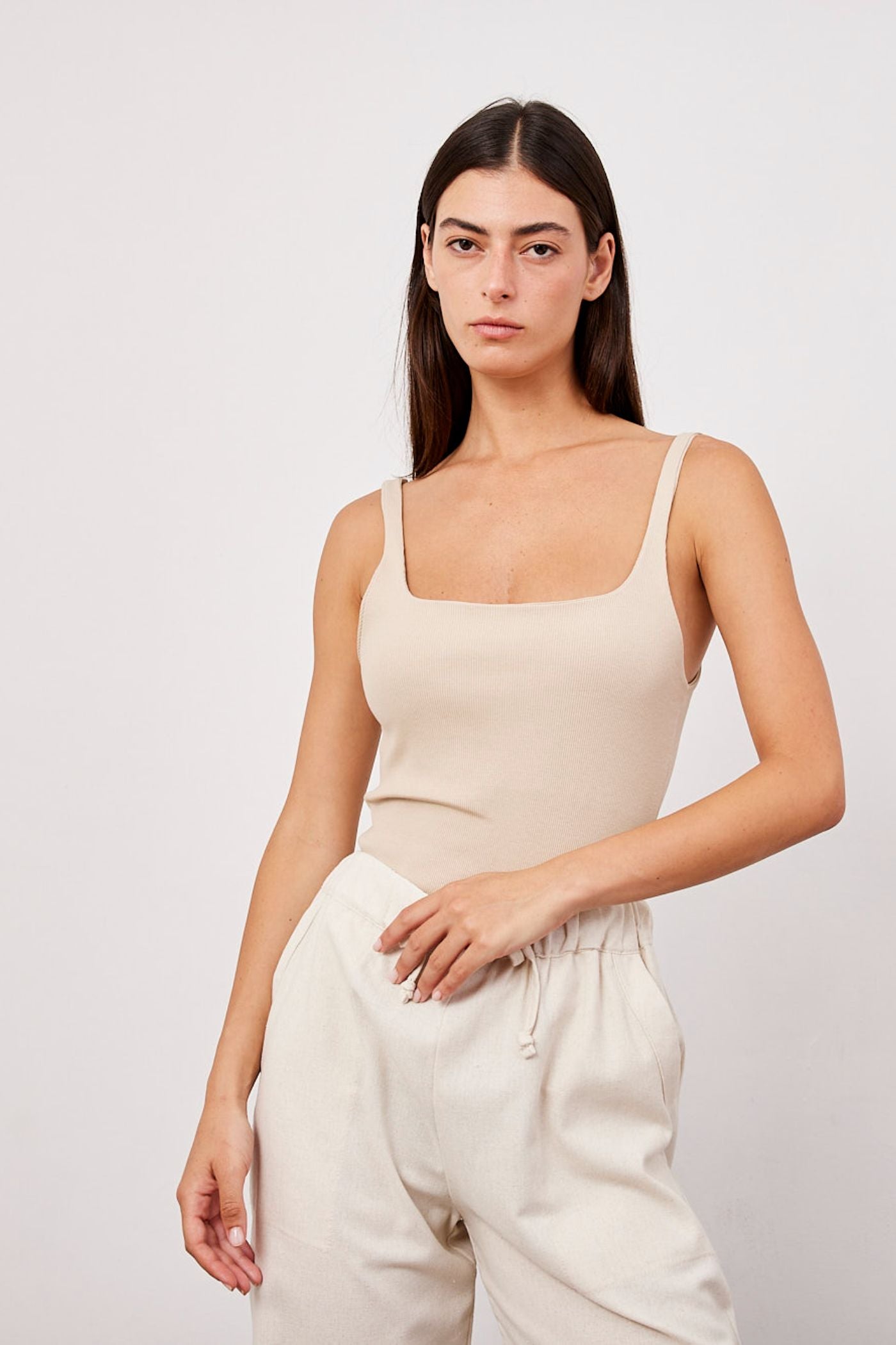 גופיית ריב עם מחשוף מרובע - ITAY BRANDS