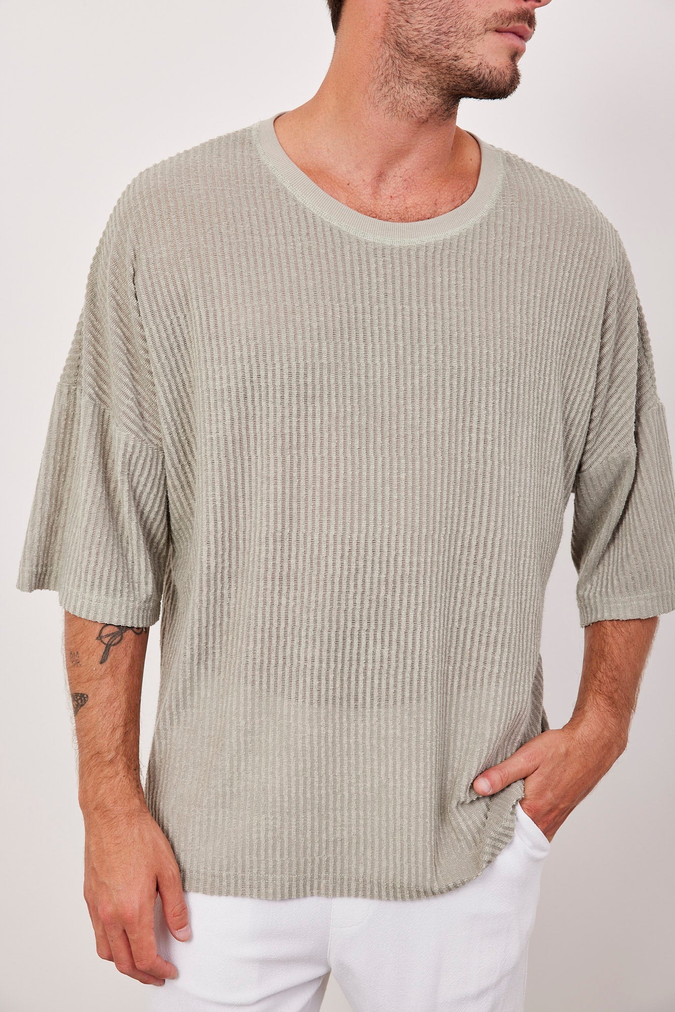 טישרט שקפקפה בטקסטורת פסים - ITAY BRANDS