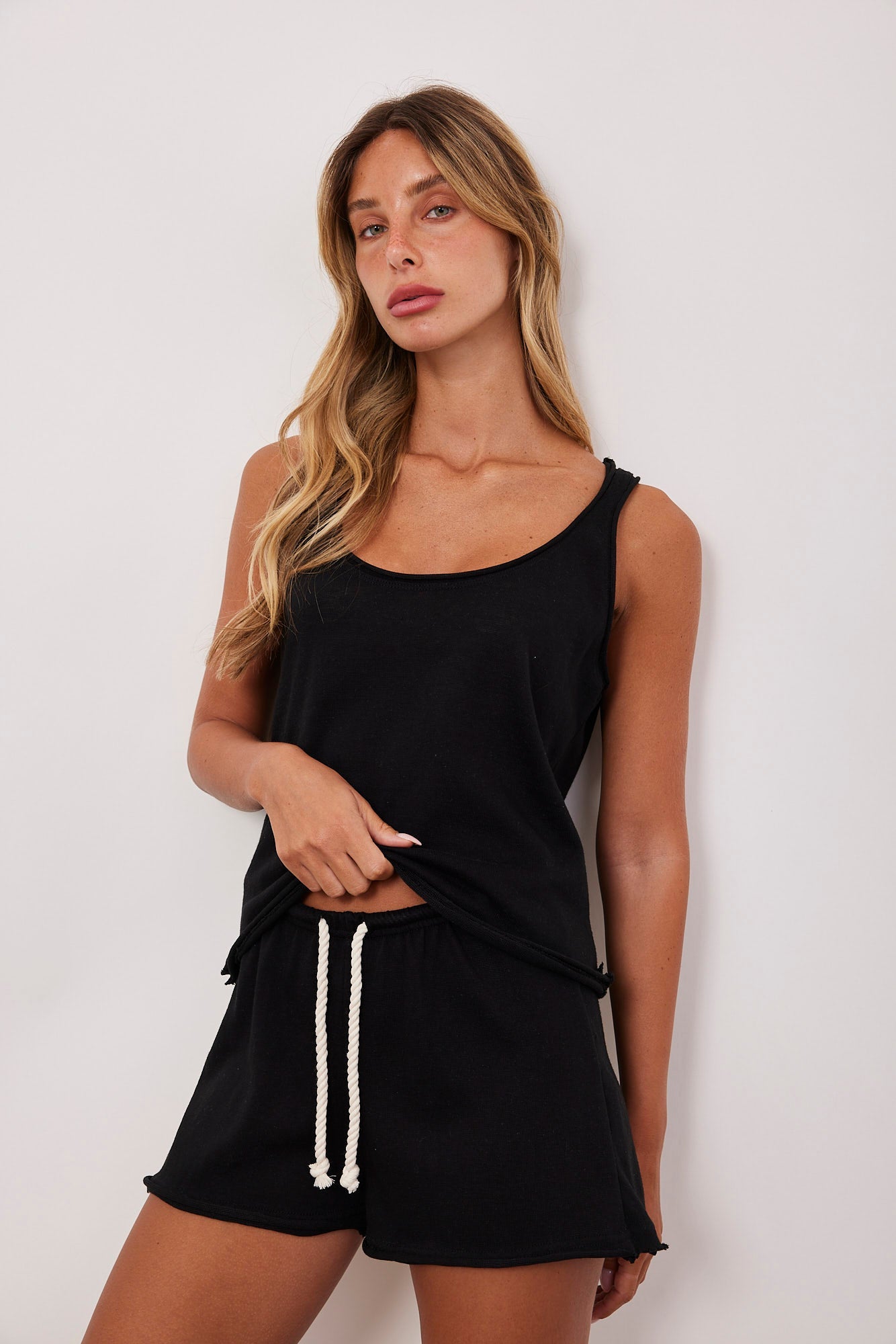 חליפה קצרה בסיומת גזורה - ITAY BRANDS