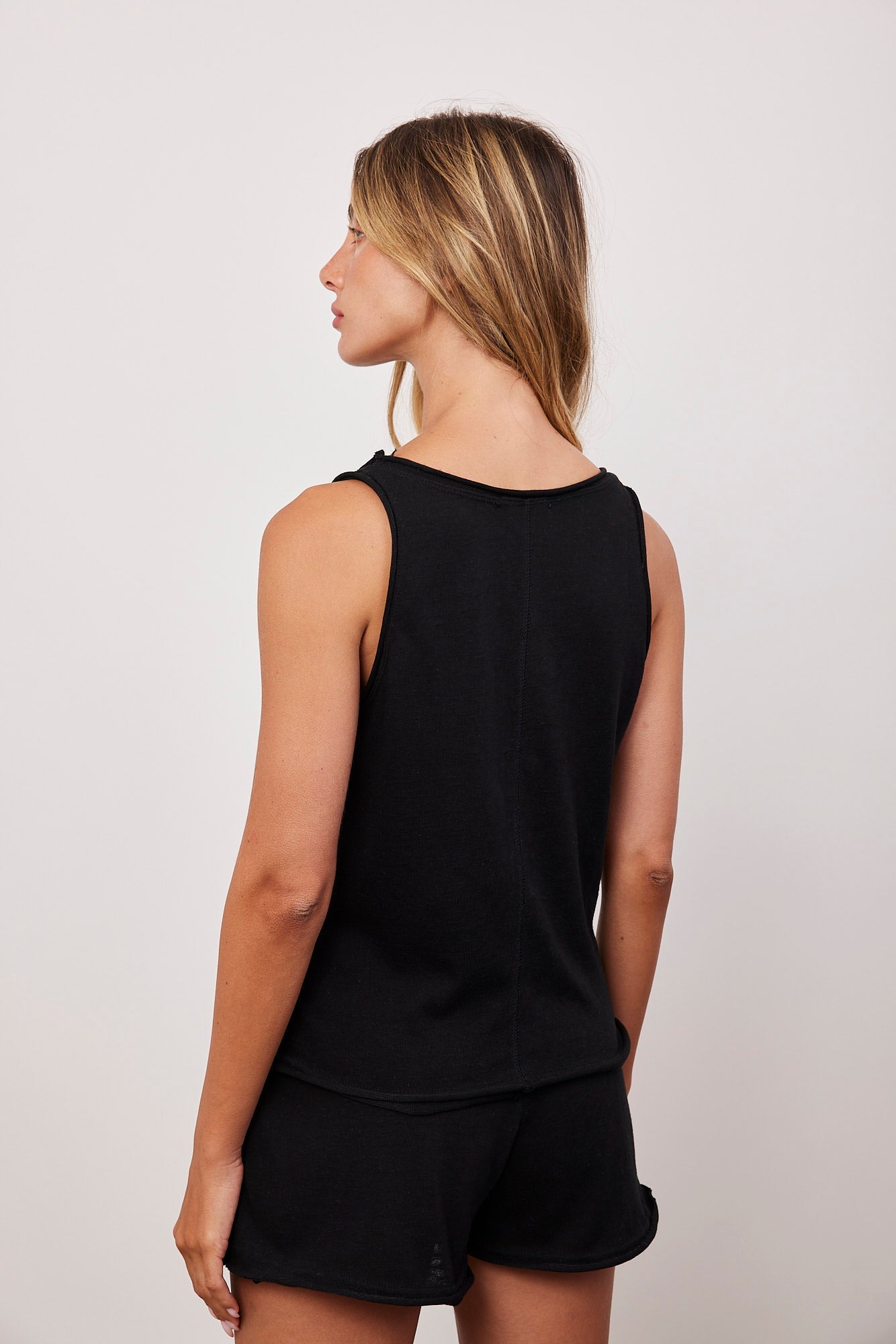 חליפה קצרה בסיומת גזורה - ITAY BRANDS