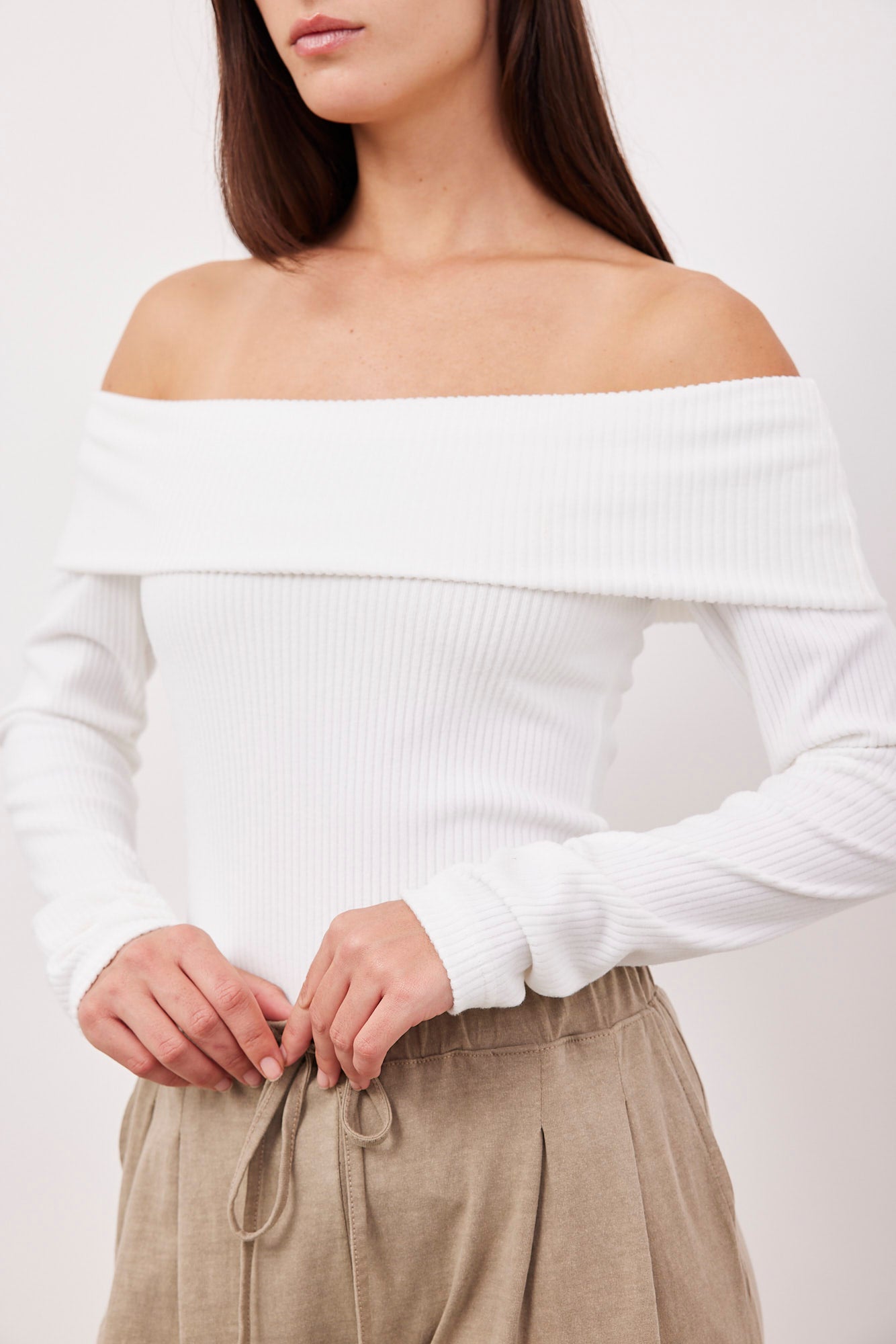 חולצת אוף שולדרס בטקסטורת פסים - ITAY BRANDS