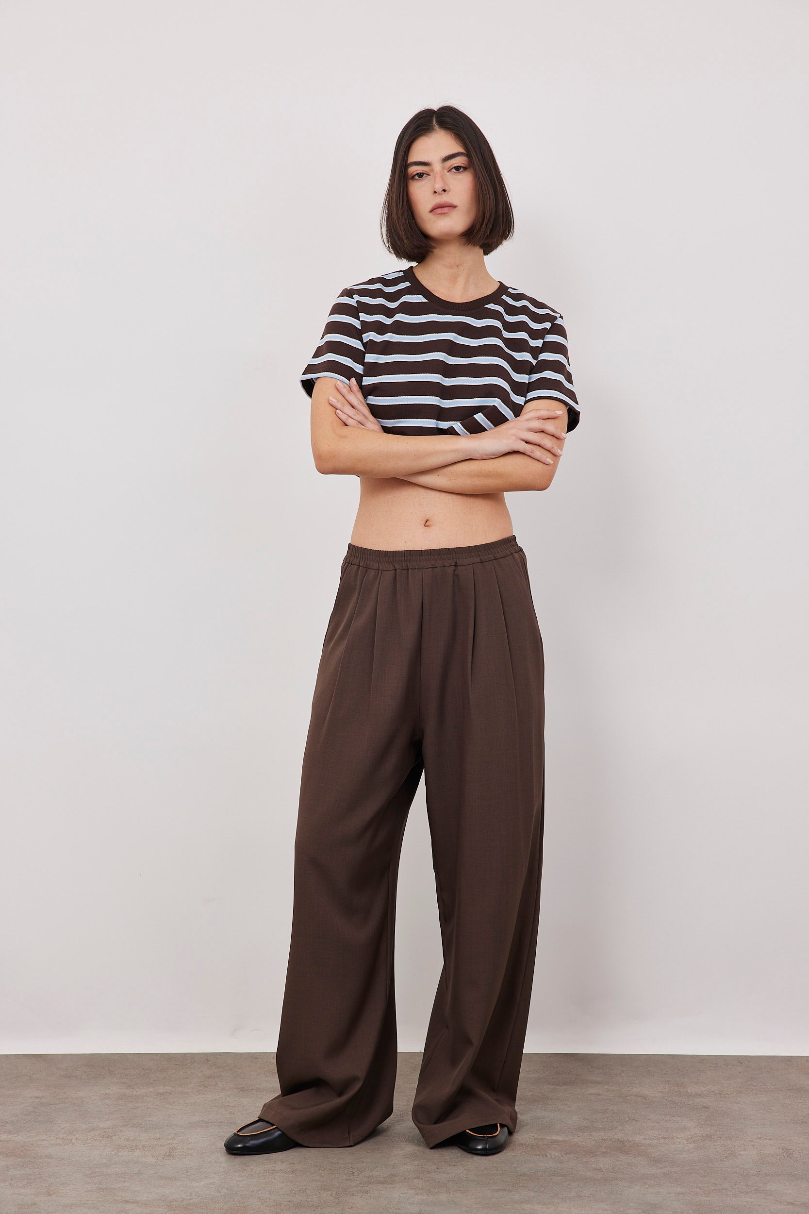 מכנסיים עם קפלים וגומי