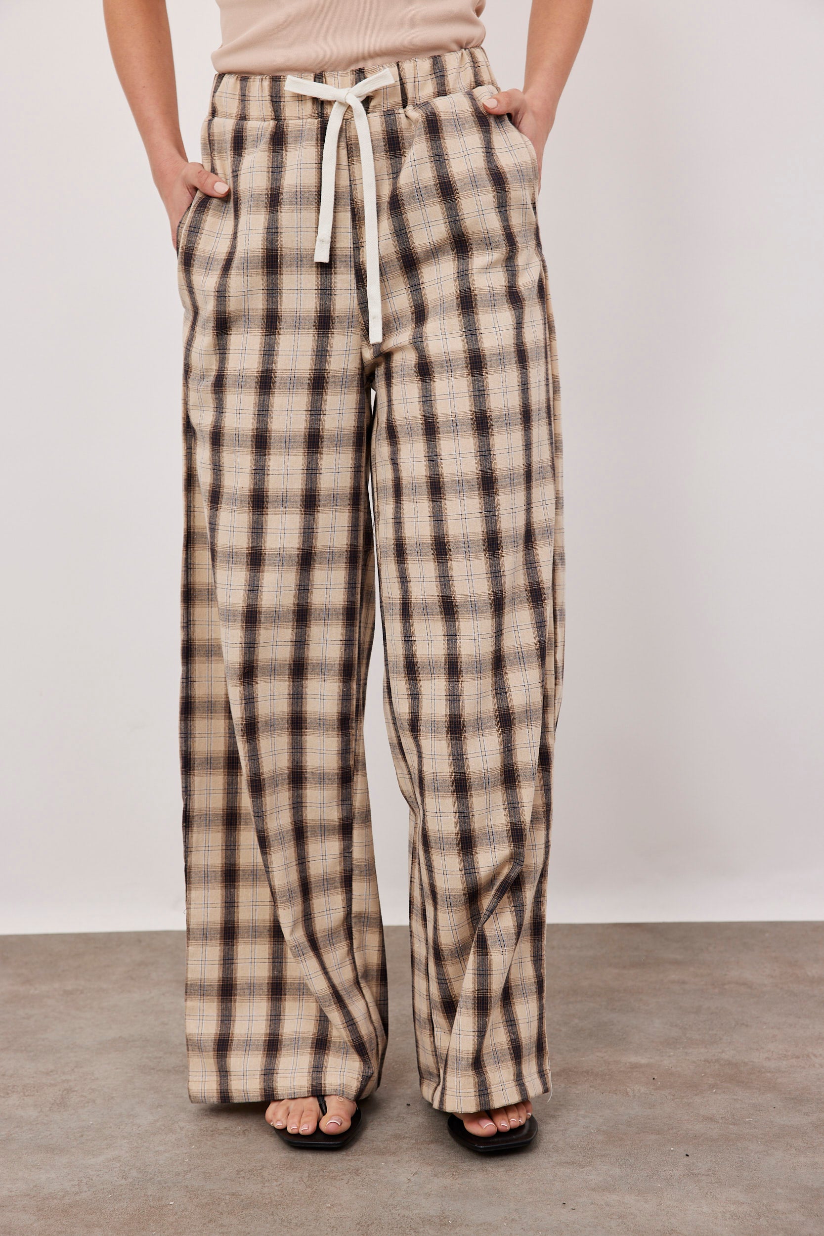 מכנסיים משובצים