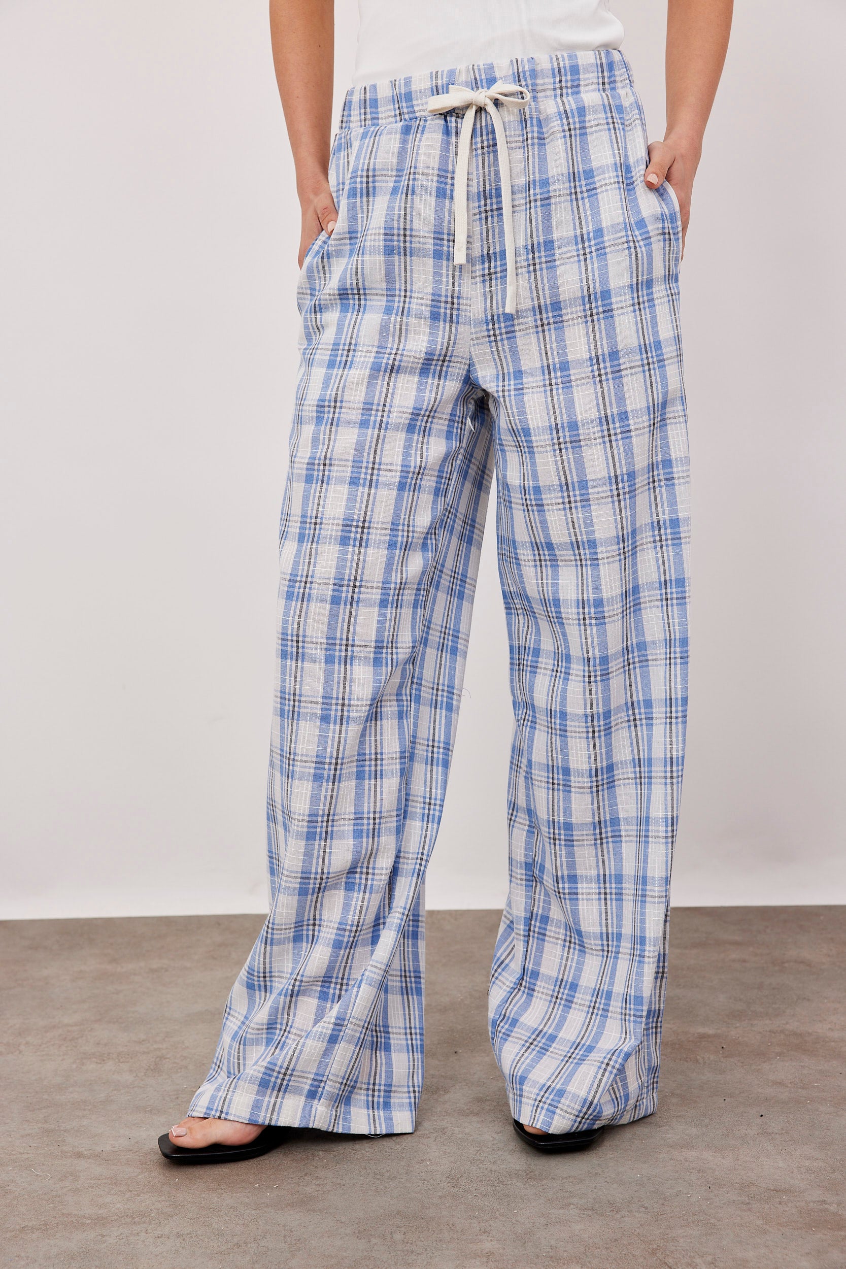 מכנסיים משובצים