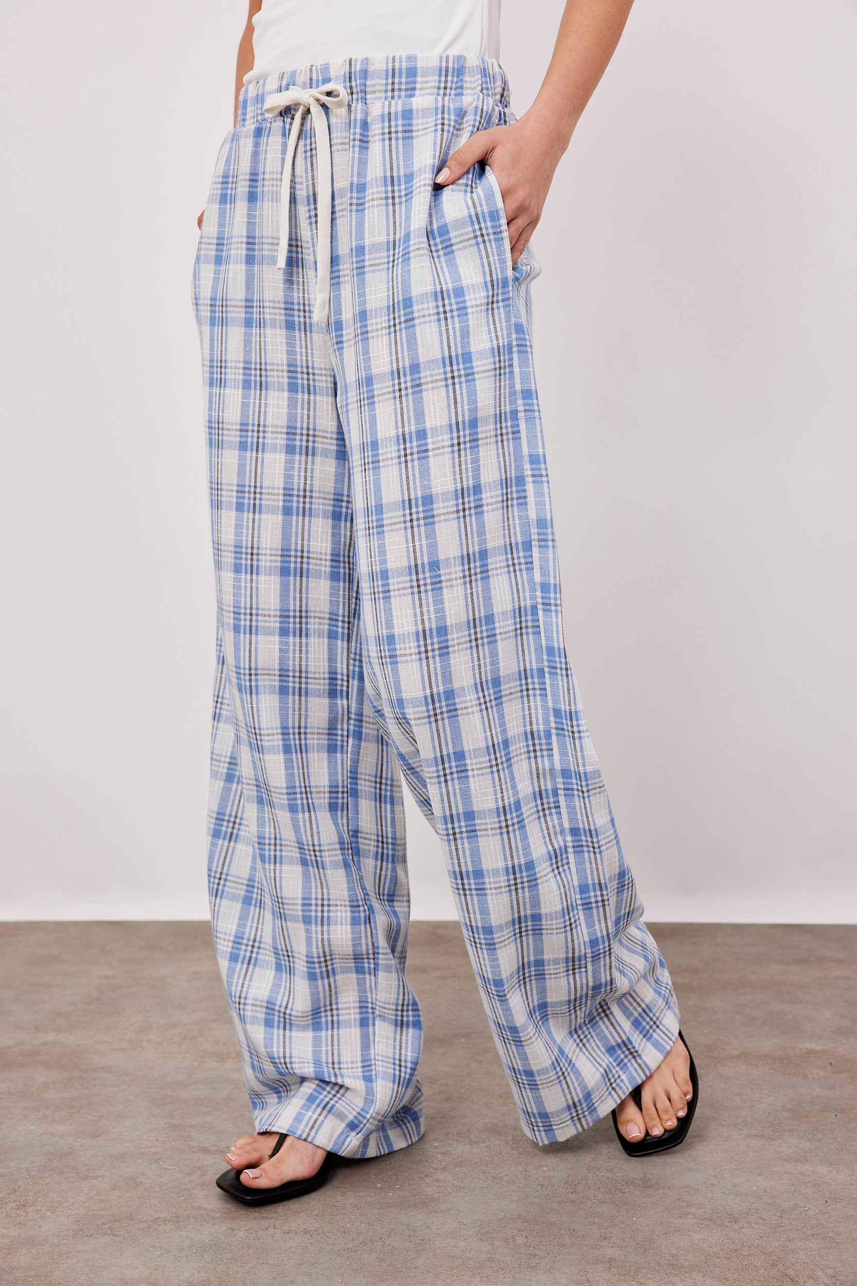 מכנסיים משובצים