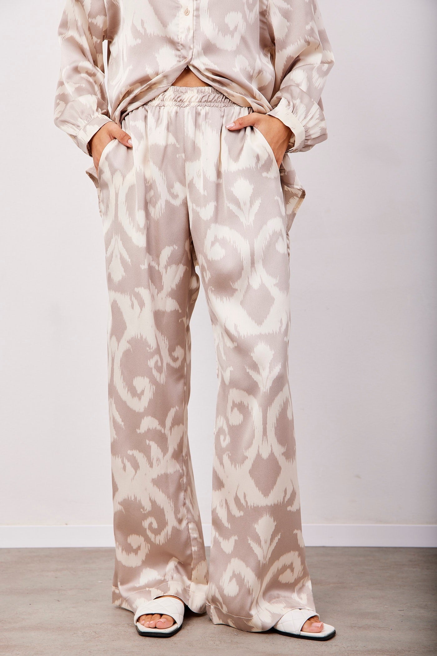 חליפת דמוי סאטן פרינט - ITAY BRANDS