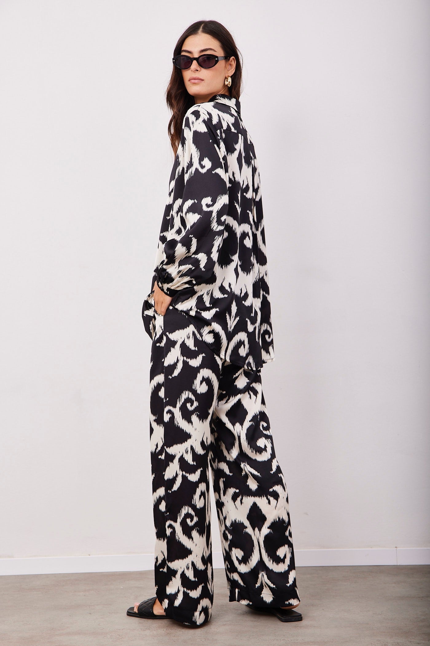 חליפת דמוי סאטן פרינט - ITAY BRANDS