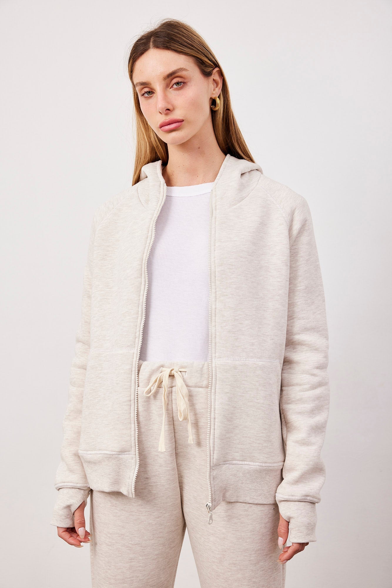 חליפת קפוצ׳ון עם שרוול כפפה - ITAY BRANDS