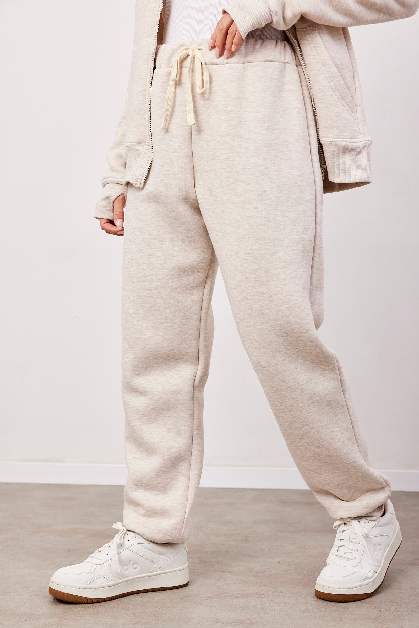 חליפת קפוצ׳ון עם שרוול כפפה - ITAY BRANDS