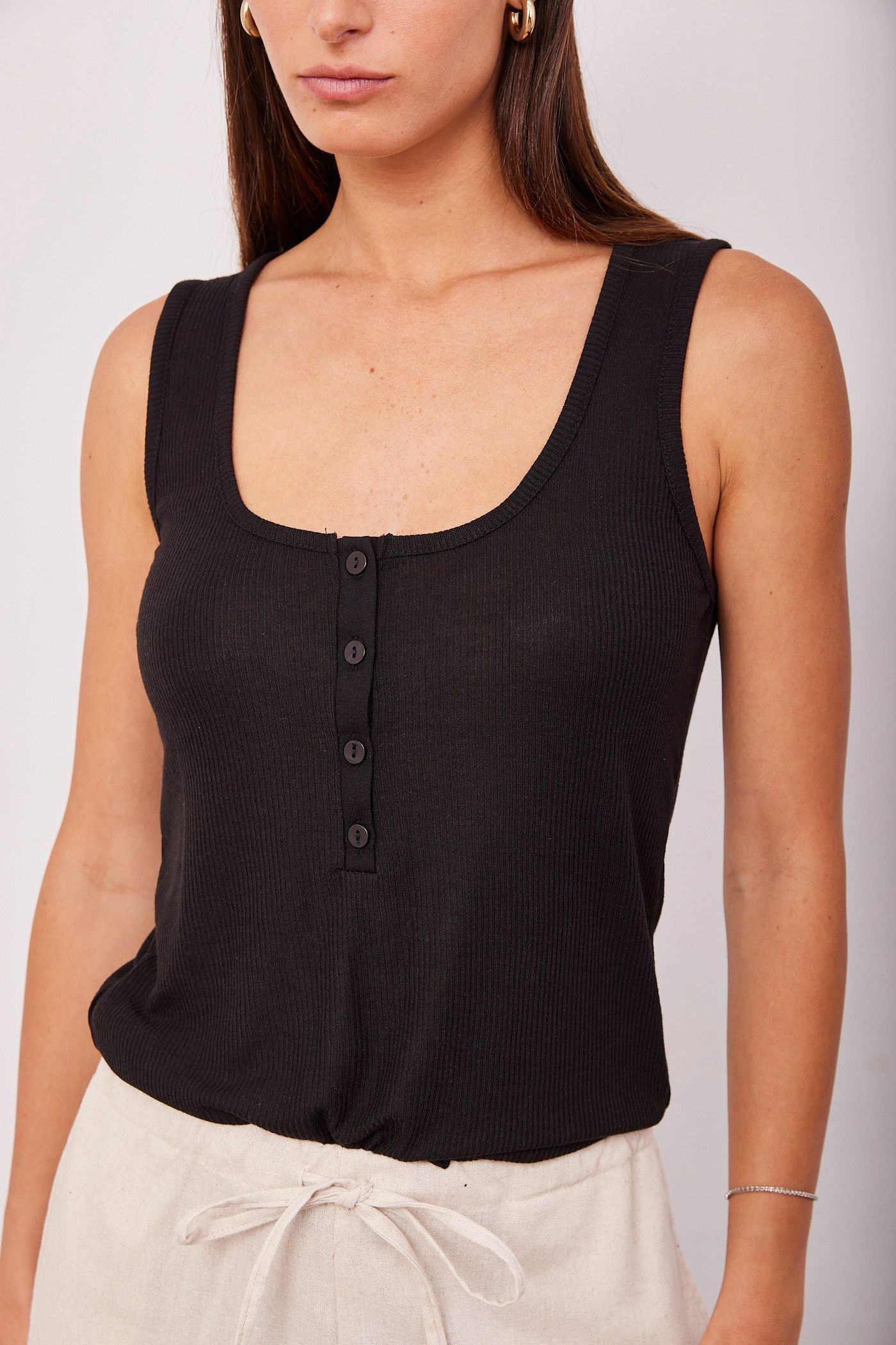 גופיה מבד רך בשילוב כפתורים - ITAY BRANDS