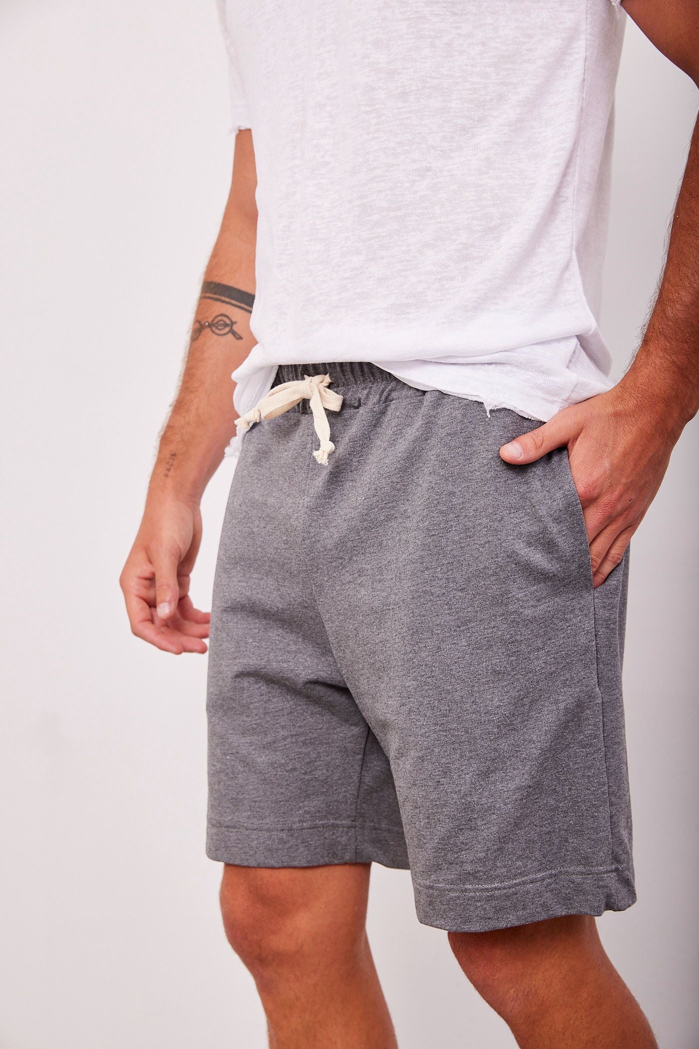 מכנסיים קצרים עם קשירה - ITAY BRANDS