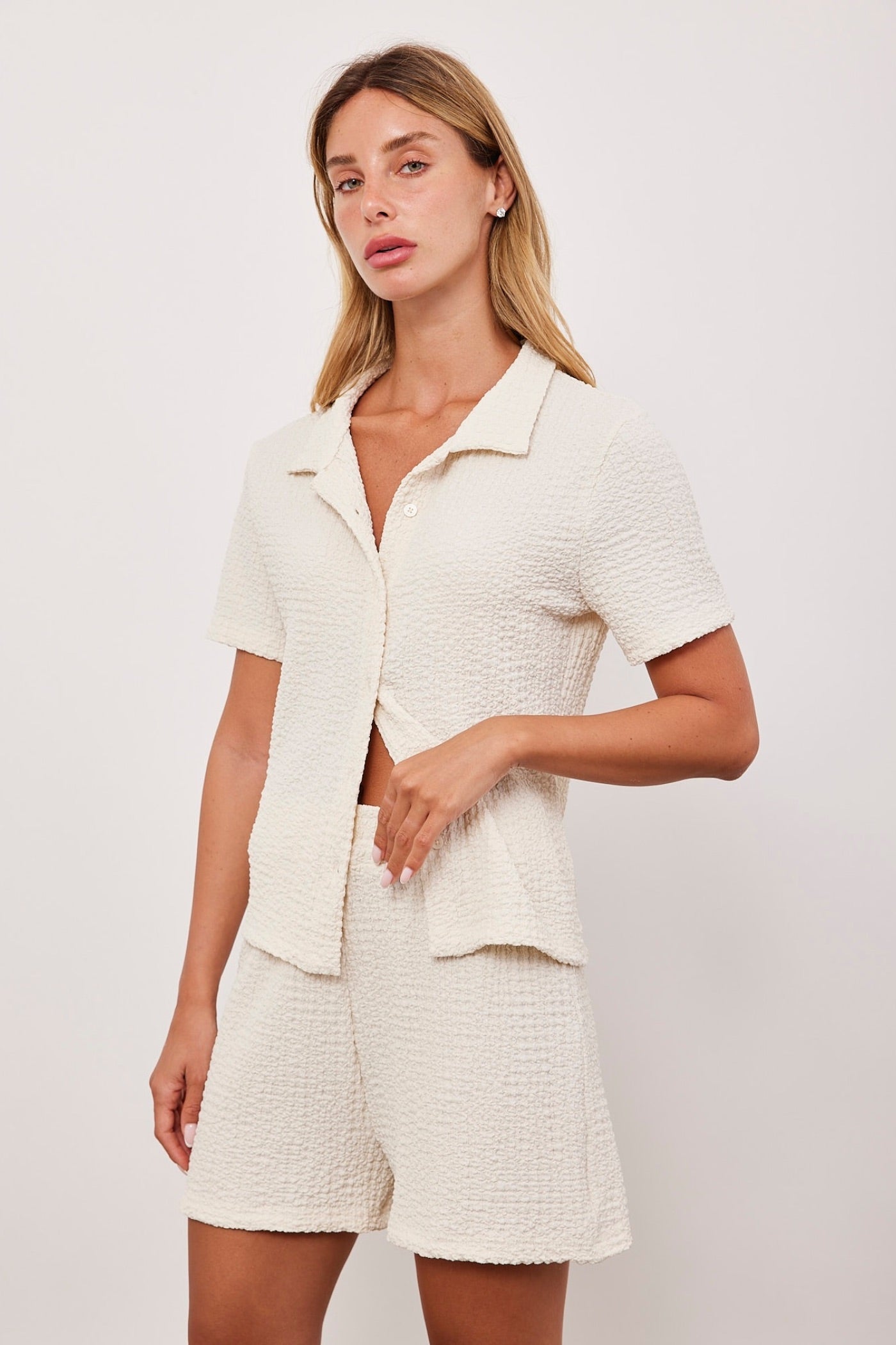 חליפה קצרה מכופתרת בטקסטורה - ITAY BRANDS