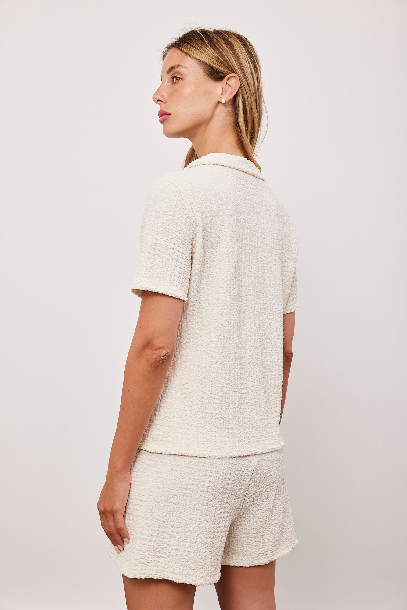 חליפה קצרה מכופתרת בטקסטורה - ITAY BRANDS