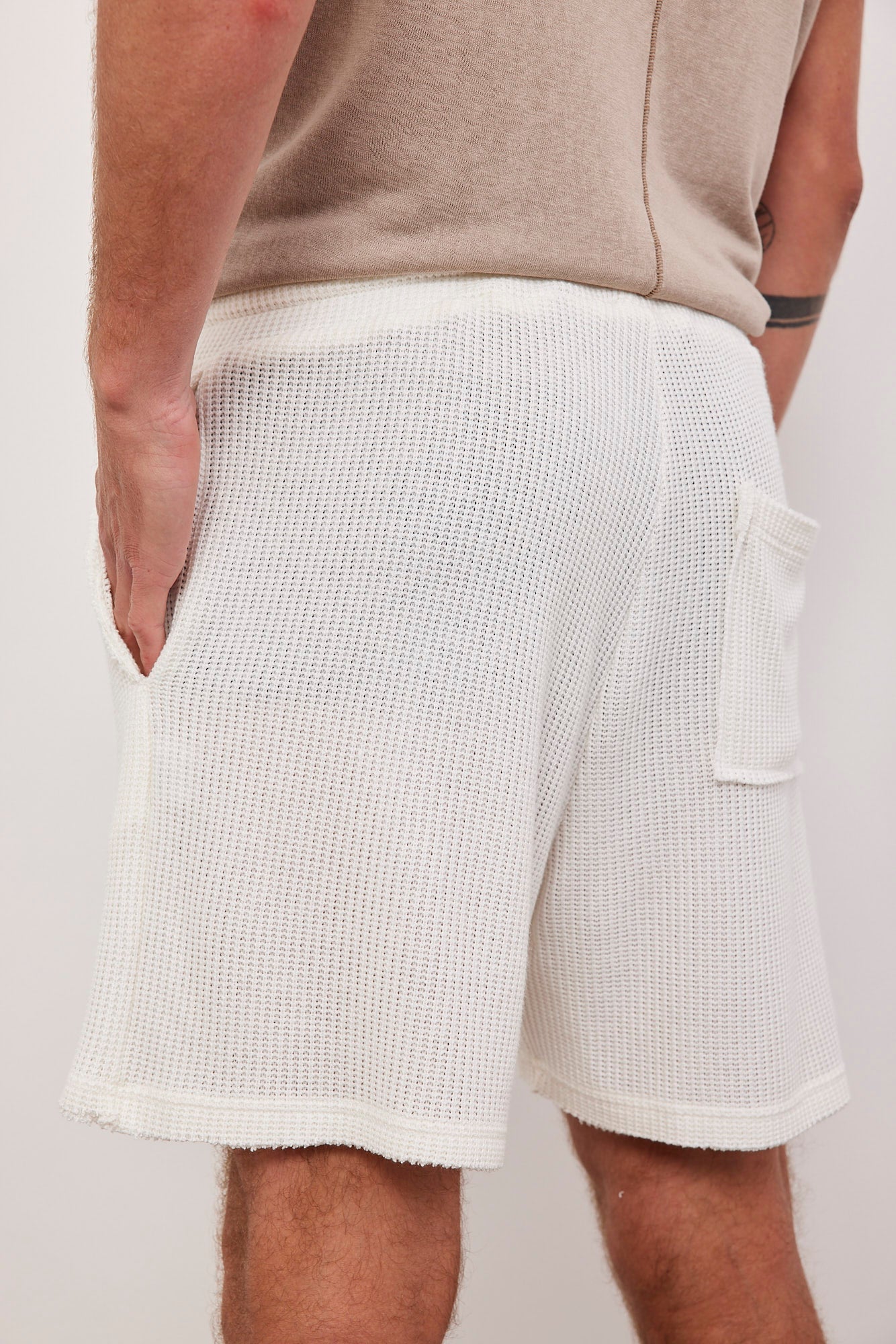 מכנסי ברמודה מבד וופל בסיומת פרומה - ITAY BRANDS