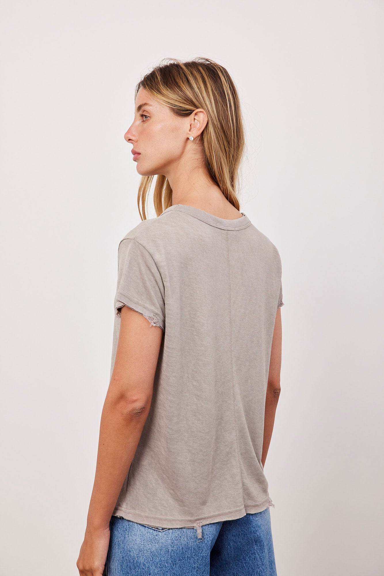 טי-שרט במראה פשתן בשילוב קרעים - ITAY BRANDS