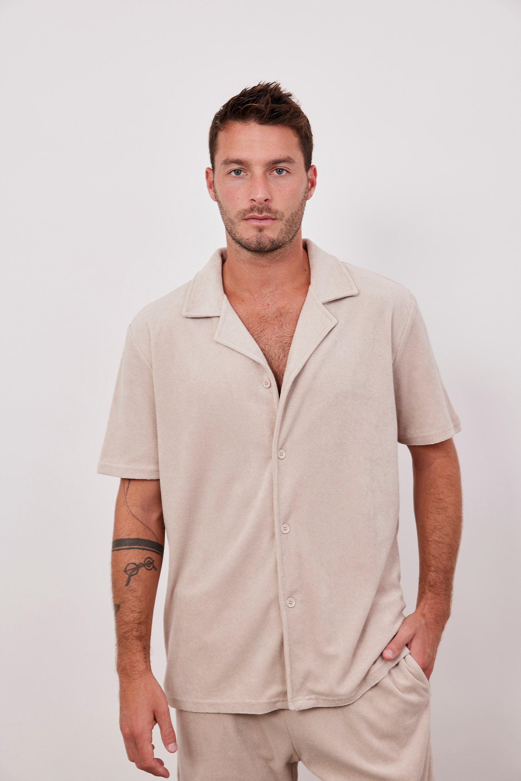 חולצה מכופתרת קצרה בטקסטורה