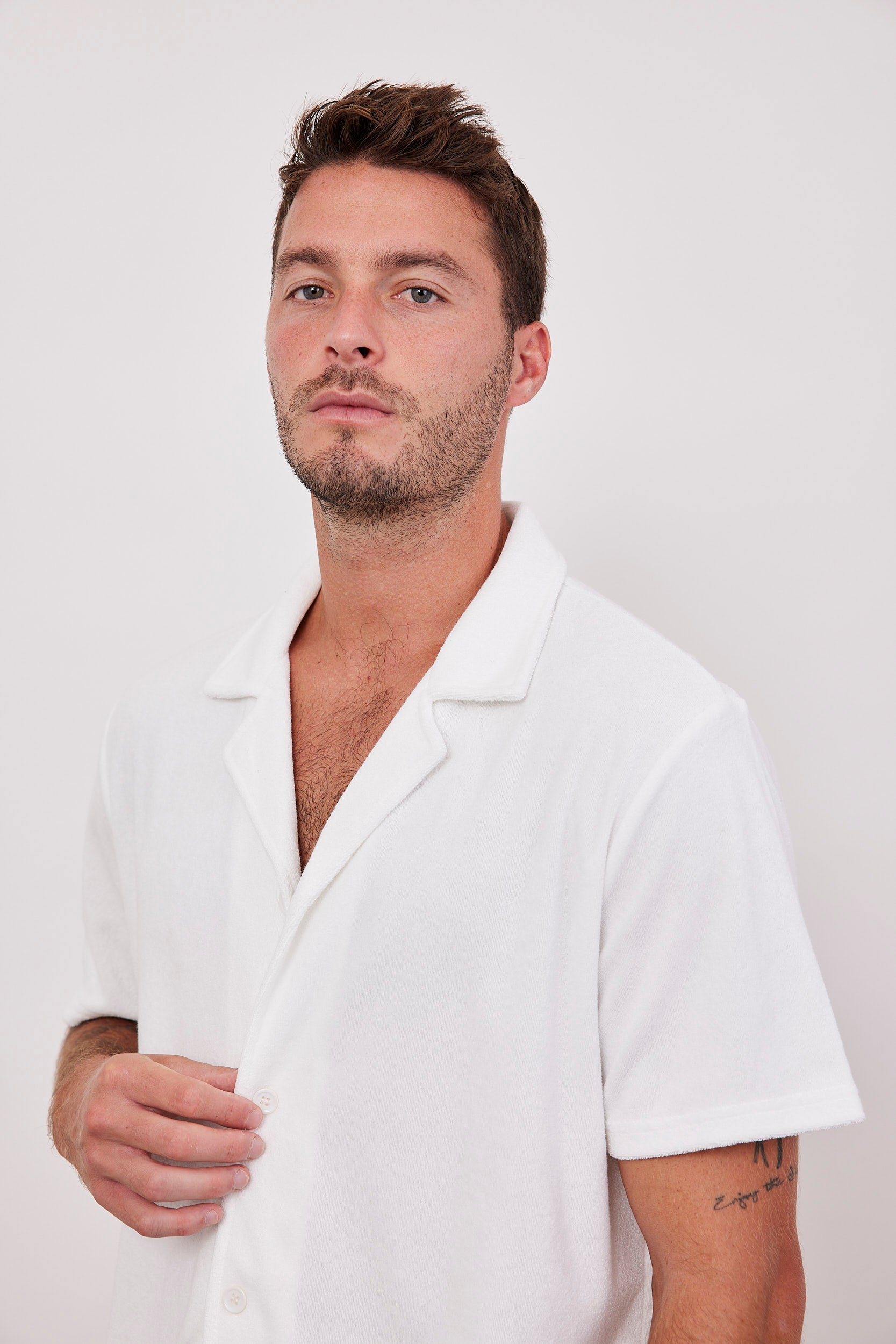 חולצה מכופתרת קצרה בטקסטורה