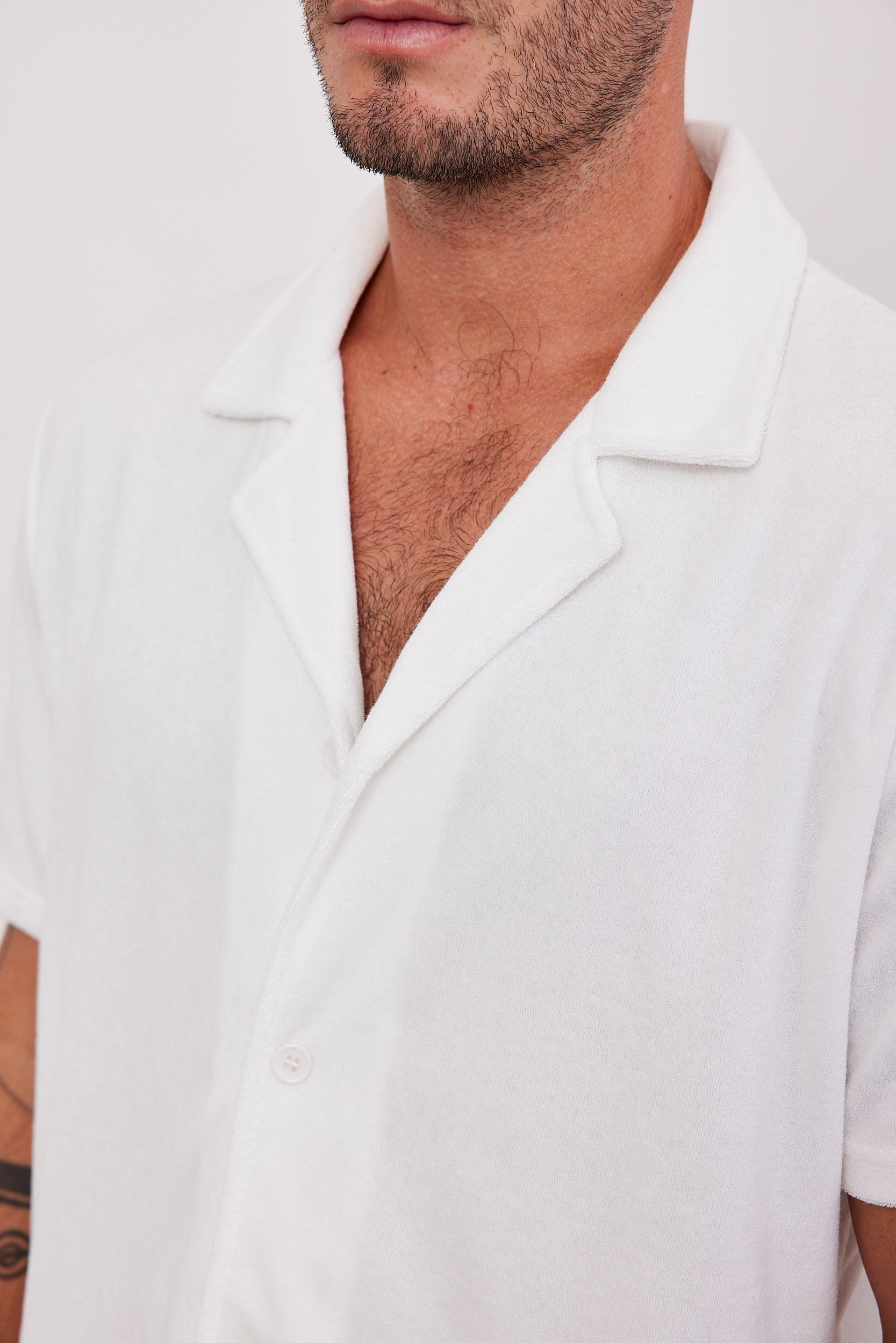 חולצה מכופתרת קצרה בטקסטורה