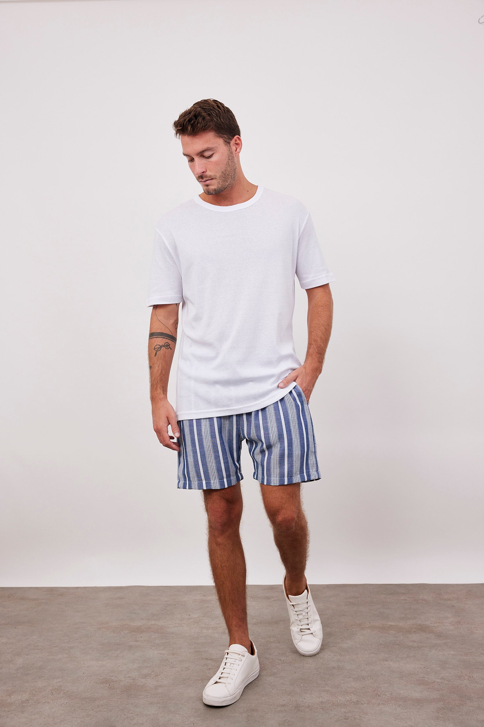 מכנסיים קצרים רקמת פסים