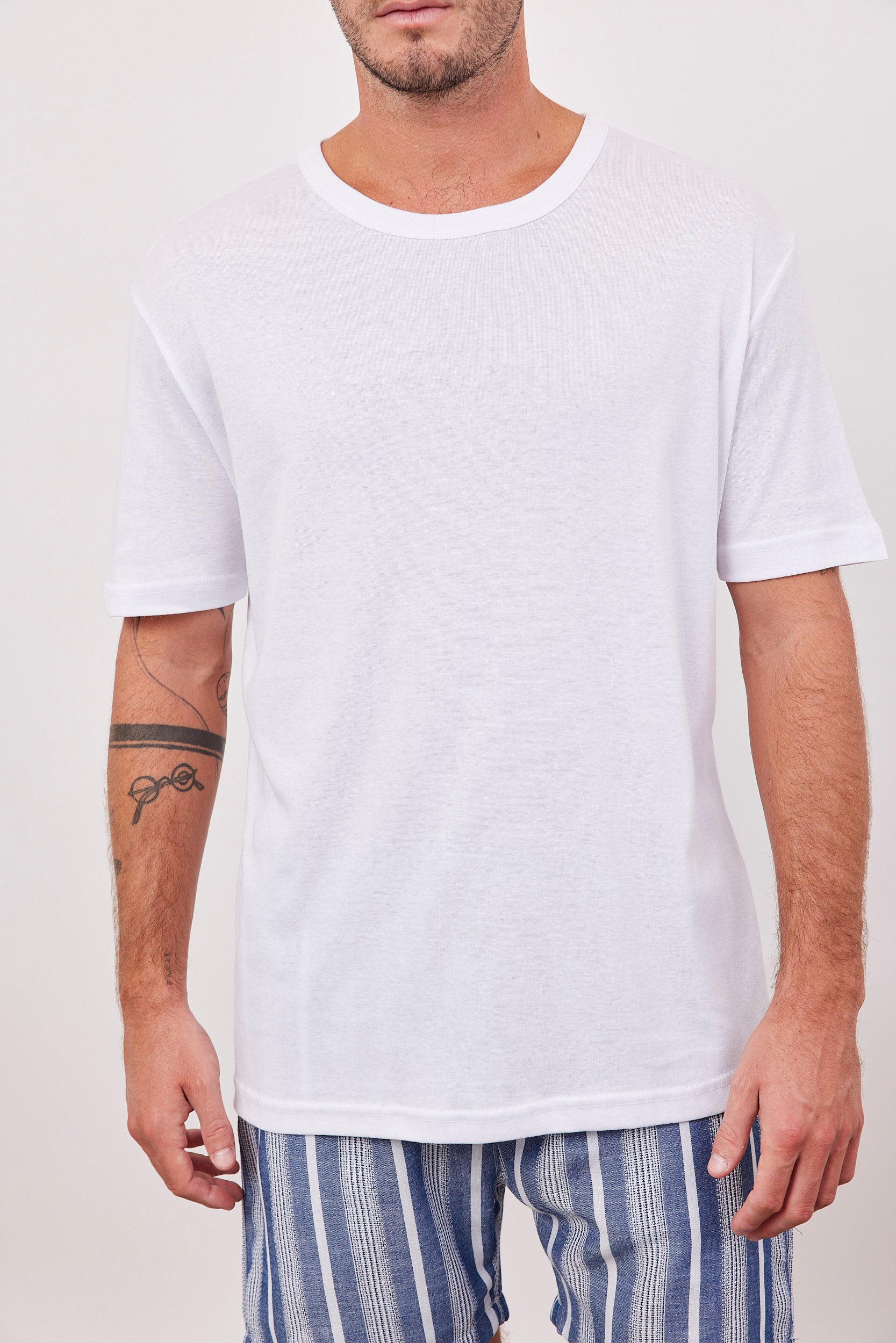 חולצה שקפקפה קצרה מראה פשתן