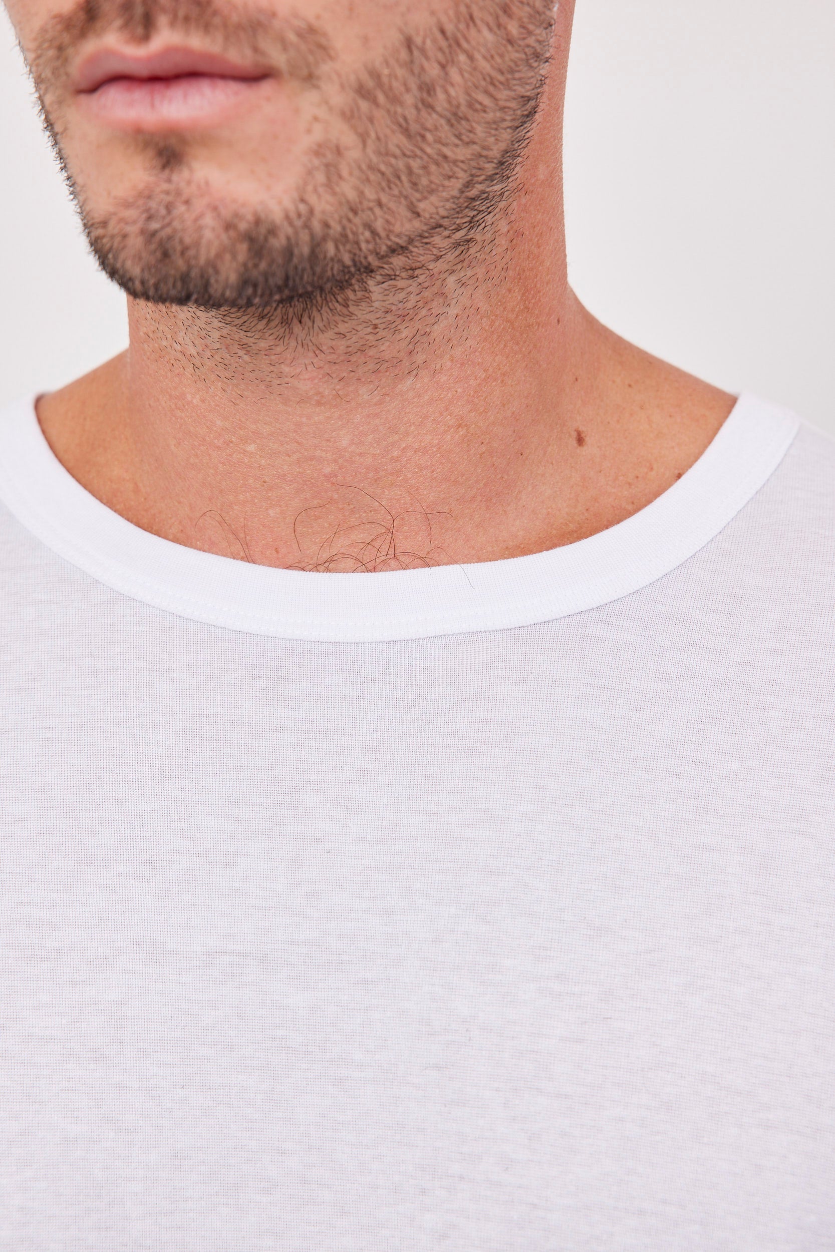 חולצה שקפקפה קצרה מראה פשתן