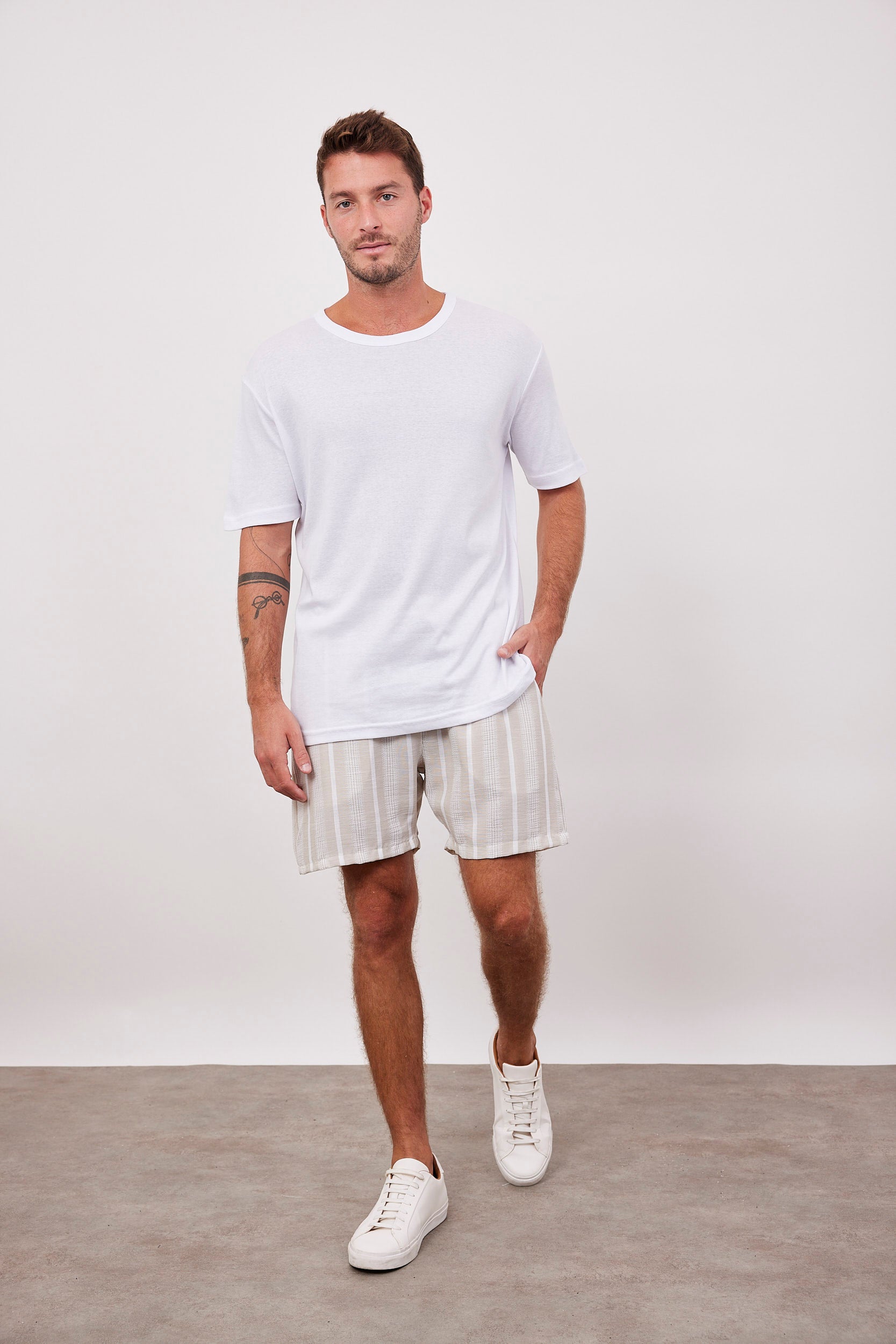 מכנסיים קצרים רקמת פסים