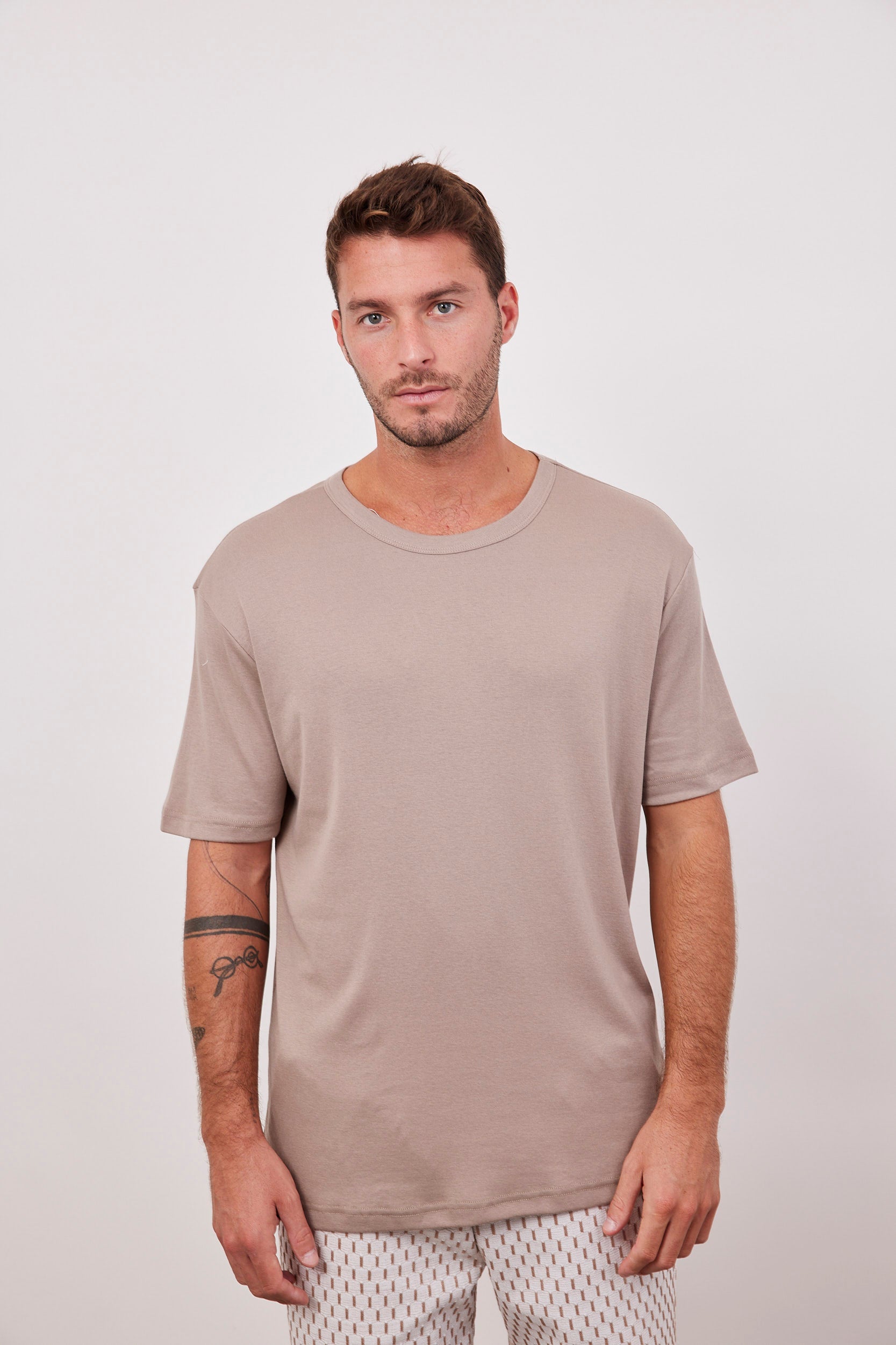 חולצה שקפקפה קצרה מראה פשתן