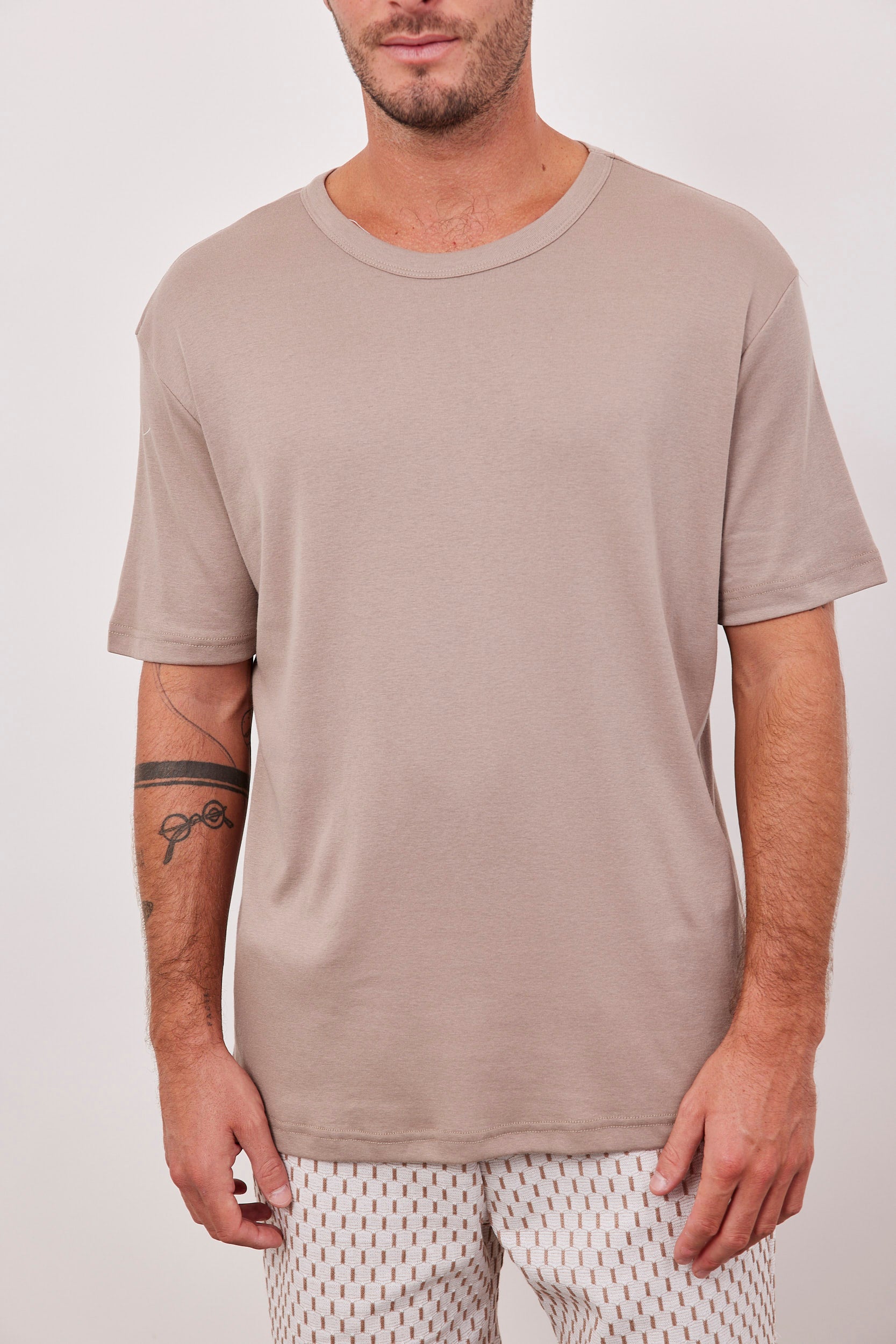 חולצה שקפקפה קצרה מראה פשתן