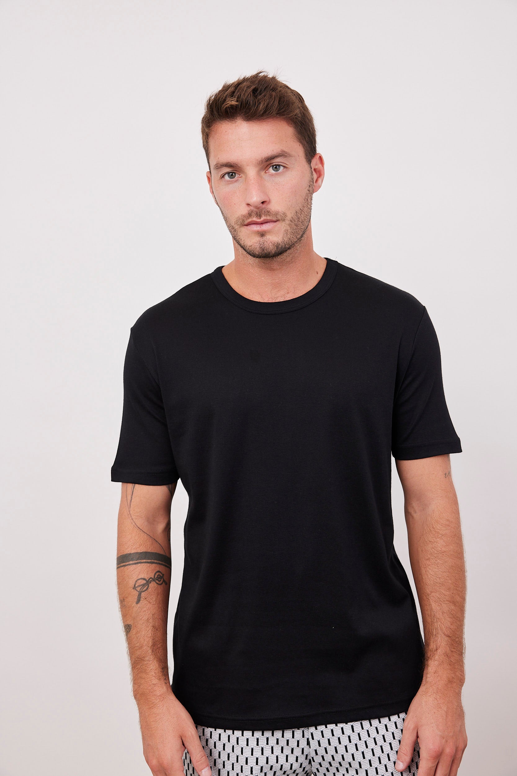 חולצה שקפקפה קצרה מראה פשתן