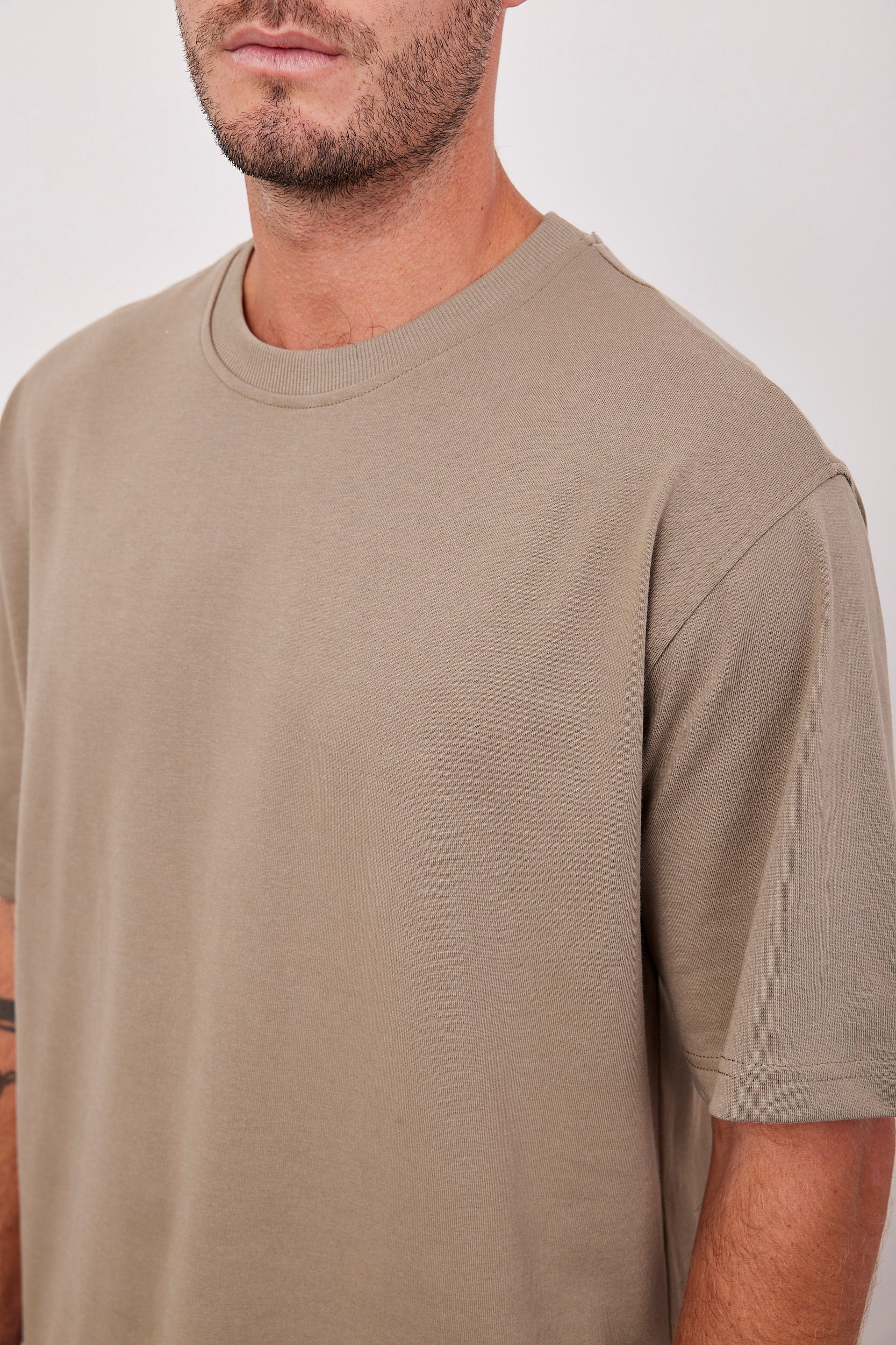 טי-שרט כותנה בגזרה רחבה