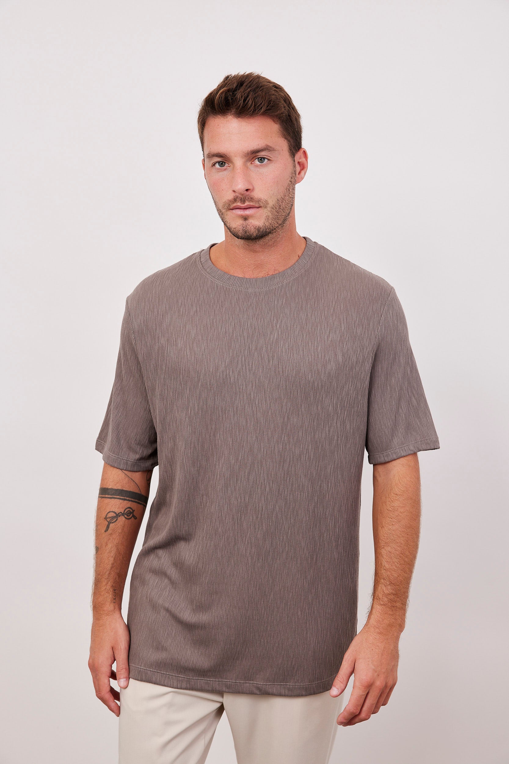 טישרט בטקסטורת פסים